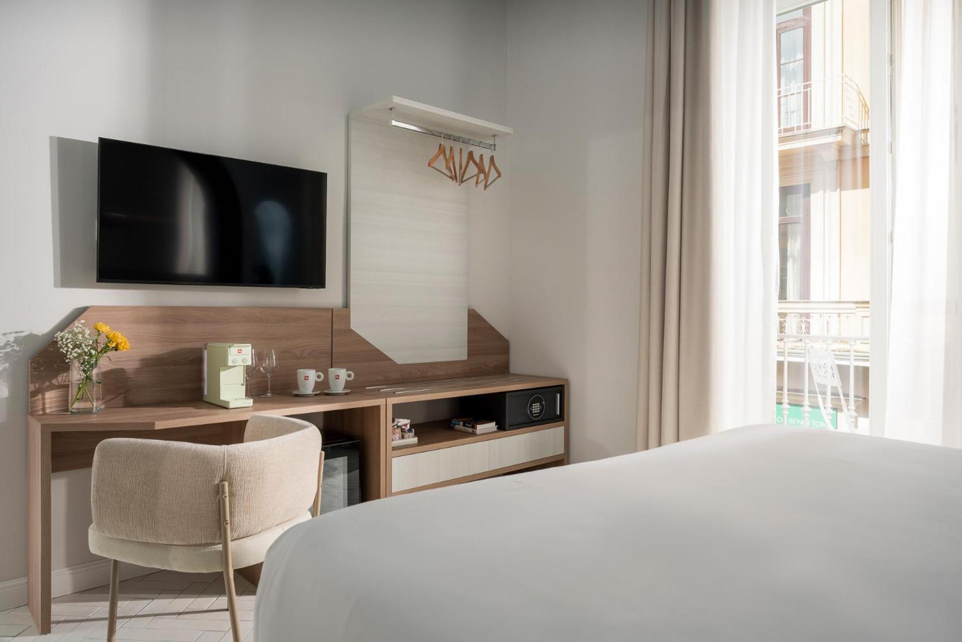 Deluxe Double or Twin Room City View