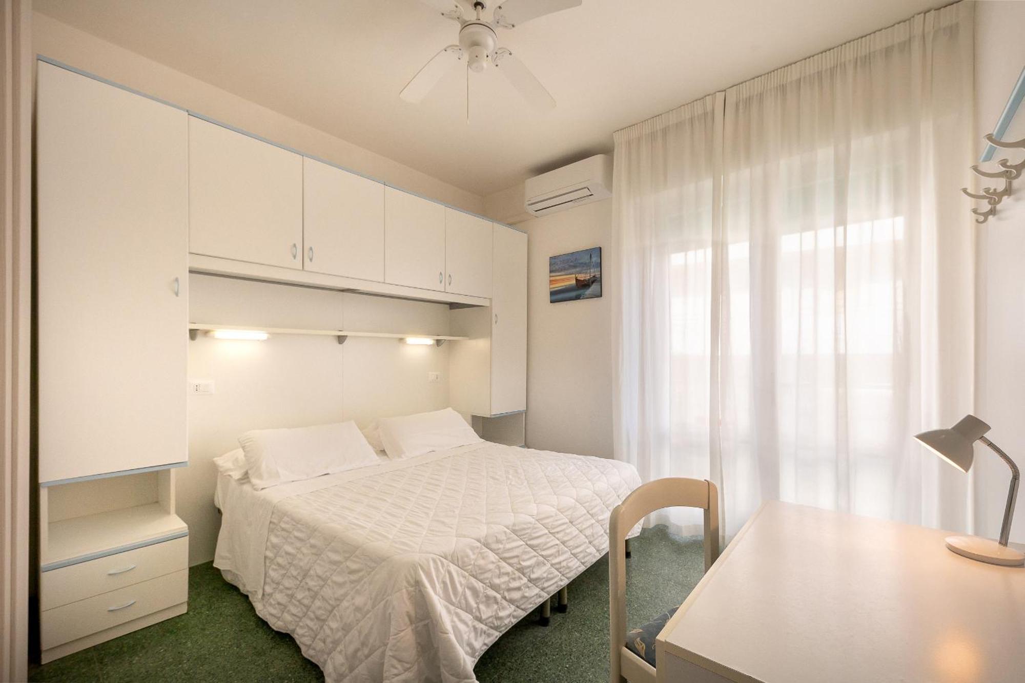 Double or Twin Room Balcony Partial Sea View