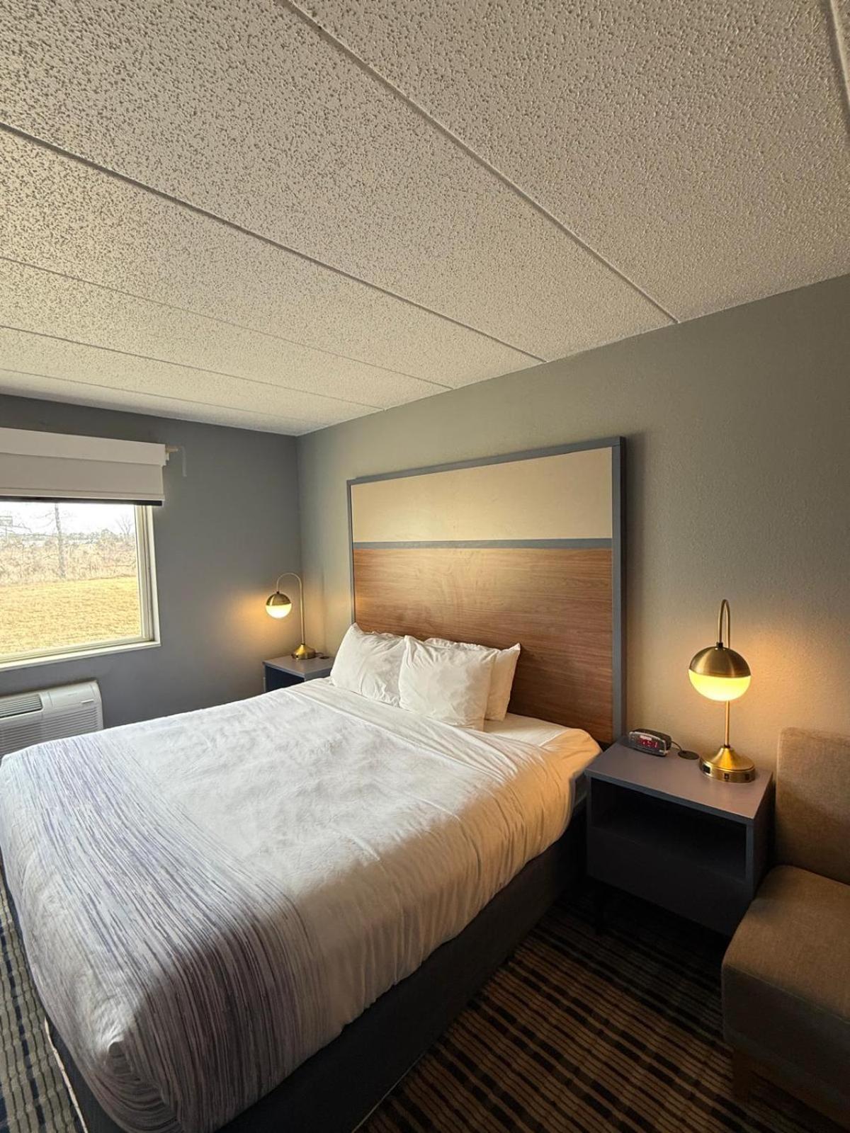 Deluxe Queen Room Two Queen Beds Roll shower Mobility Accessible or Non-Smoking