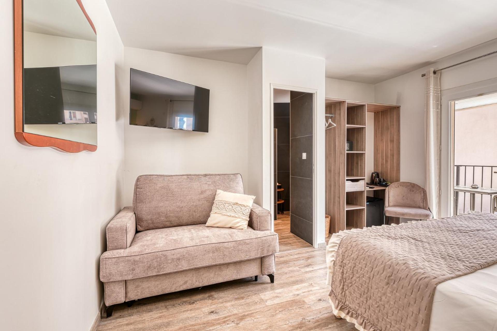 Superior Triple Room Balcony Partial Sea View