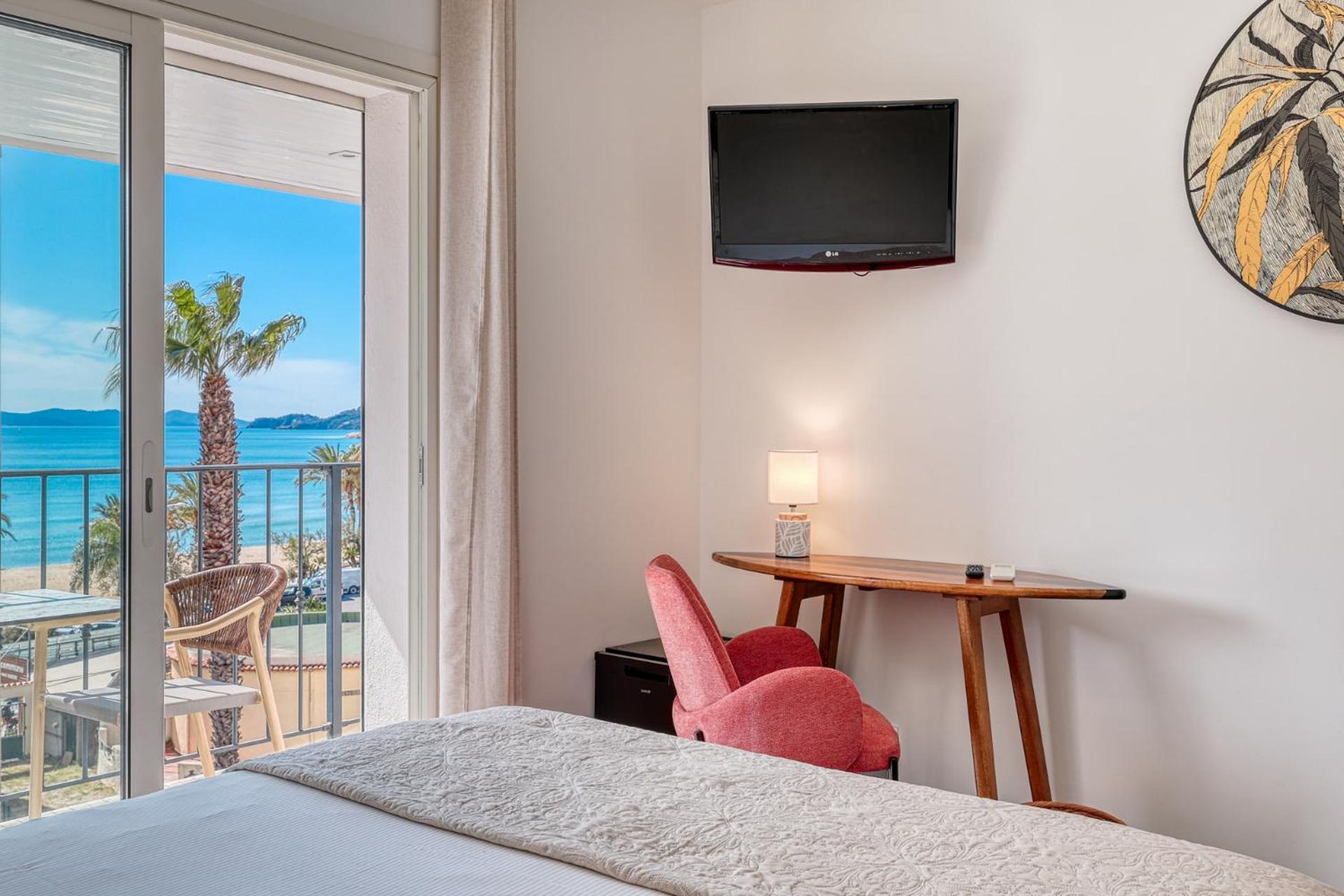 Confort Room Balcony Partial Sea View