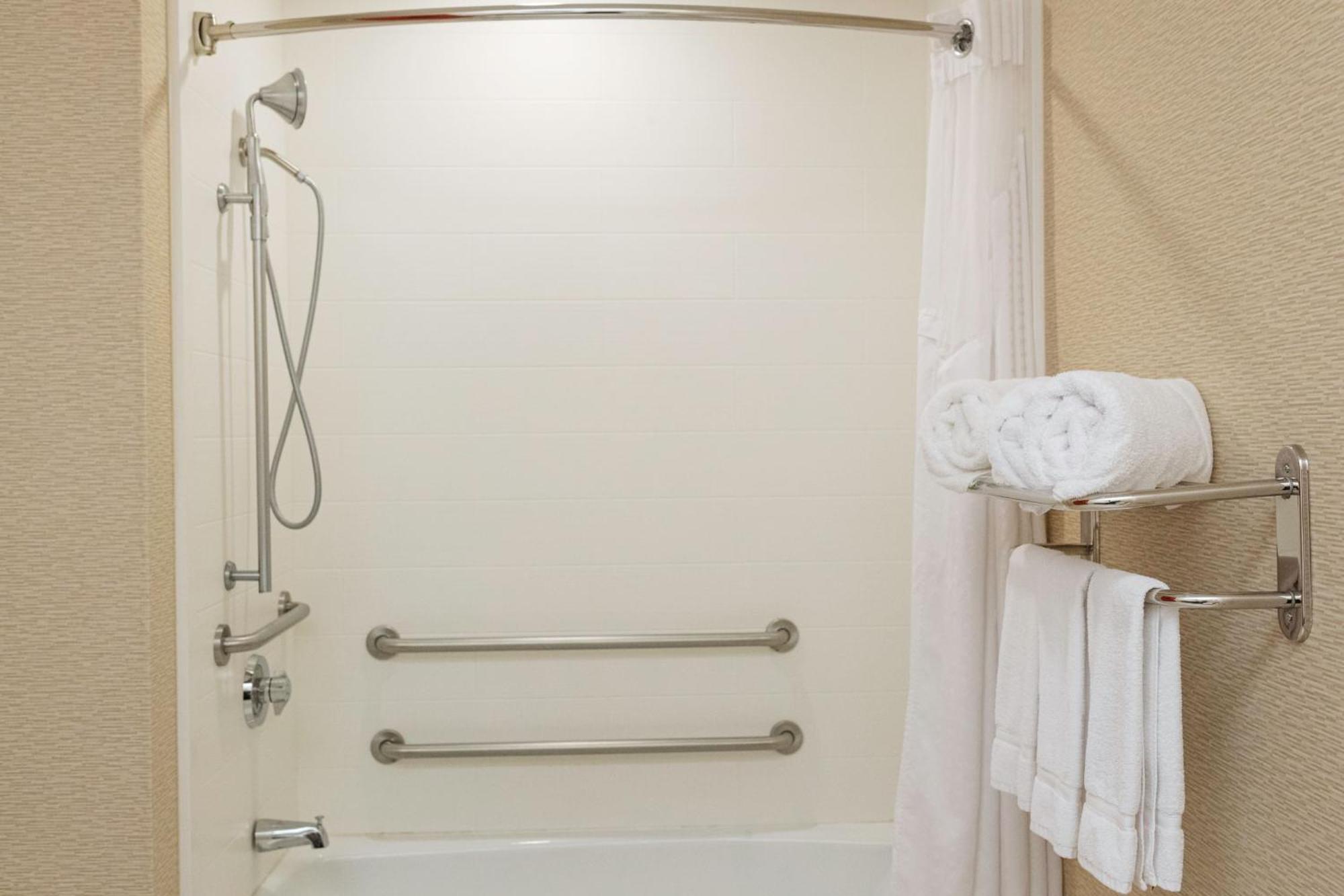 Standard King Room Mobility Accessible Tub