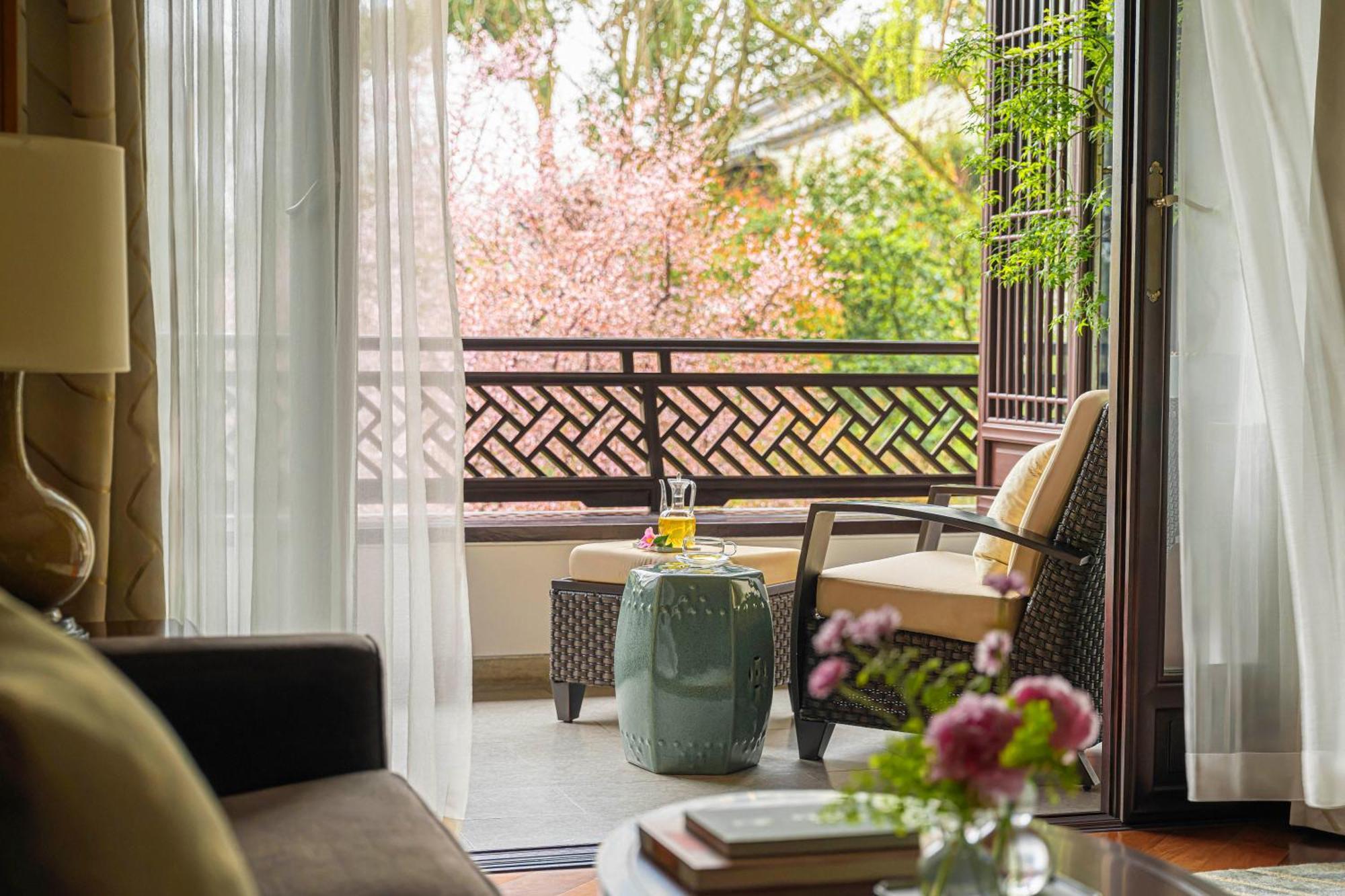 Premier Garden View King Room