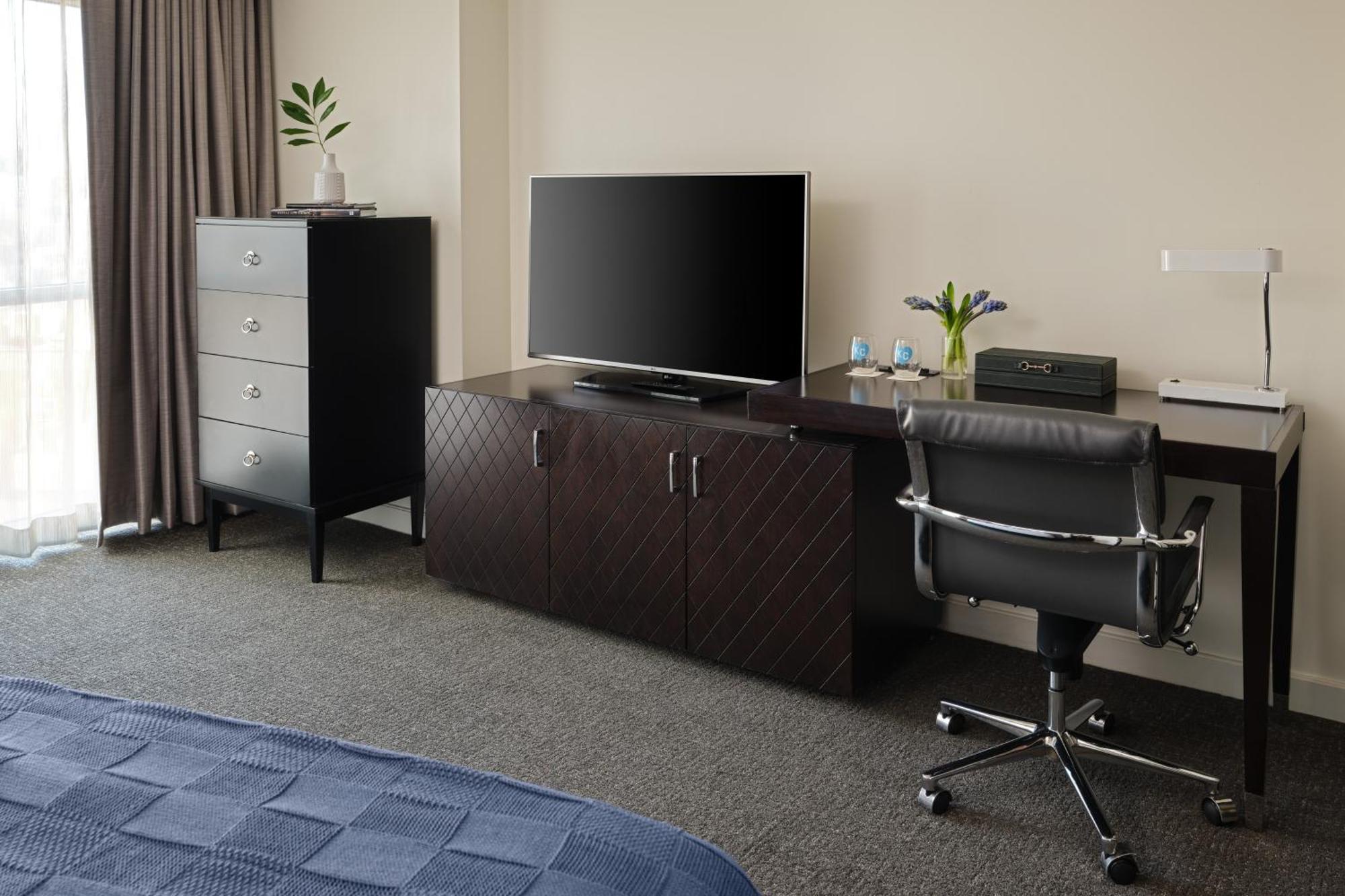 Traditional King Room Accessible