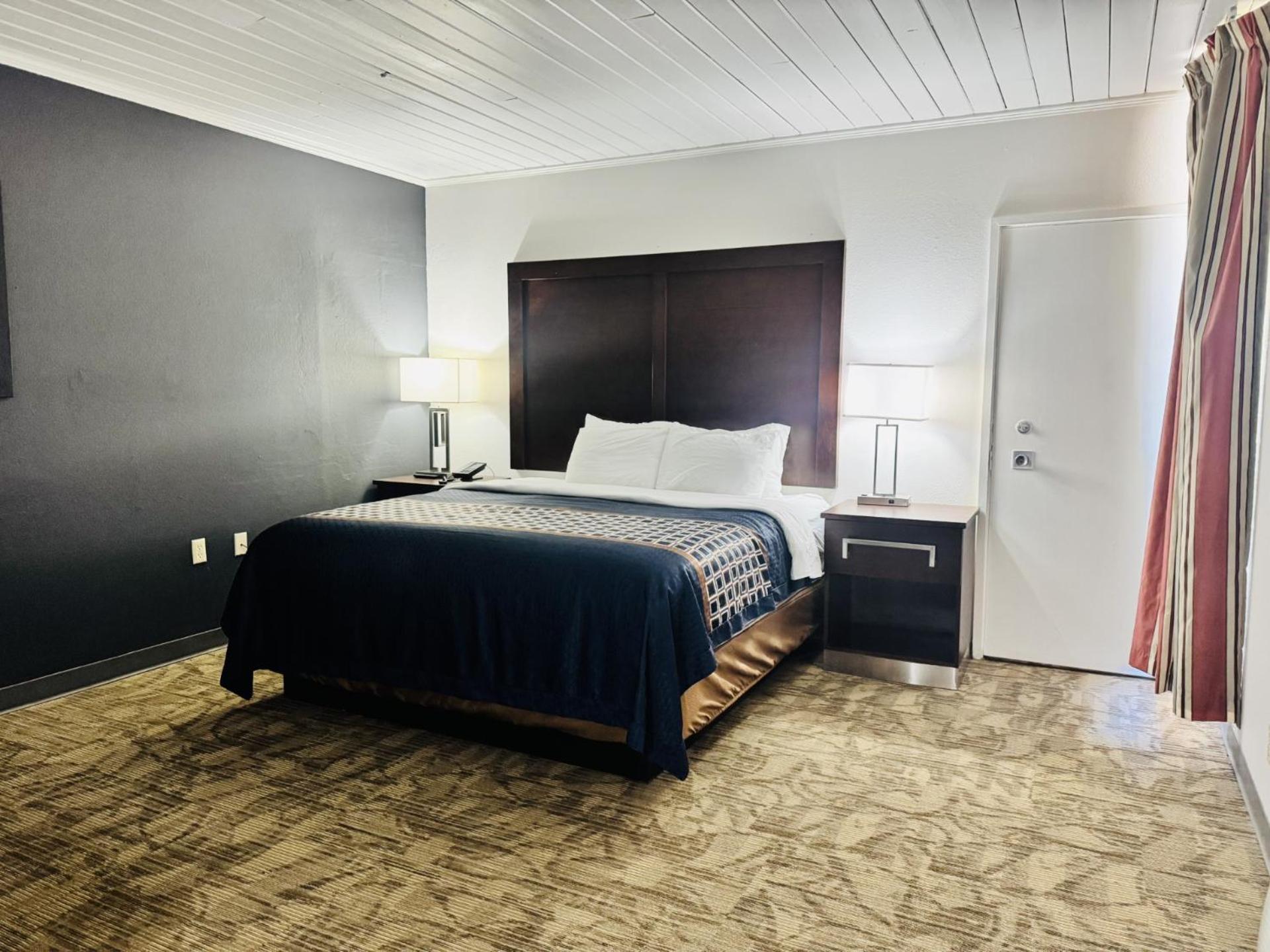 King Room - Non-Smoking