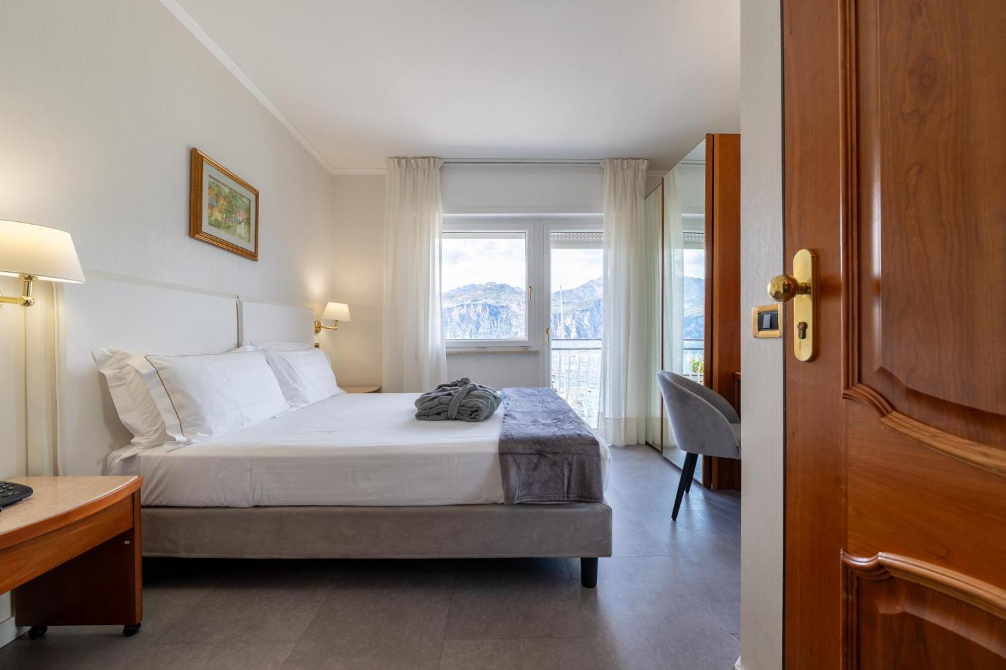 Double Room Lake View