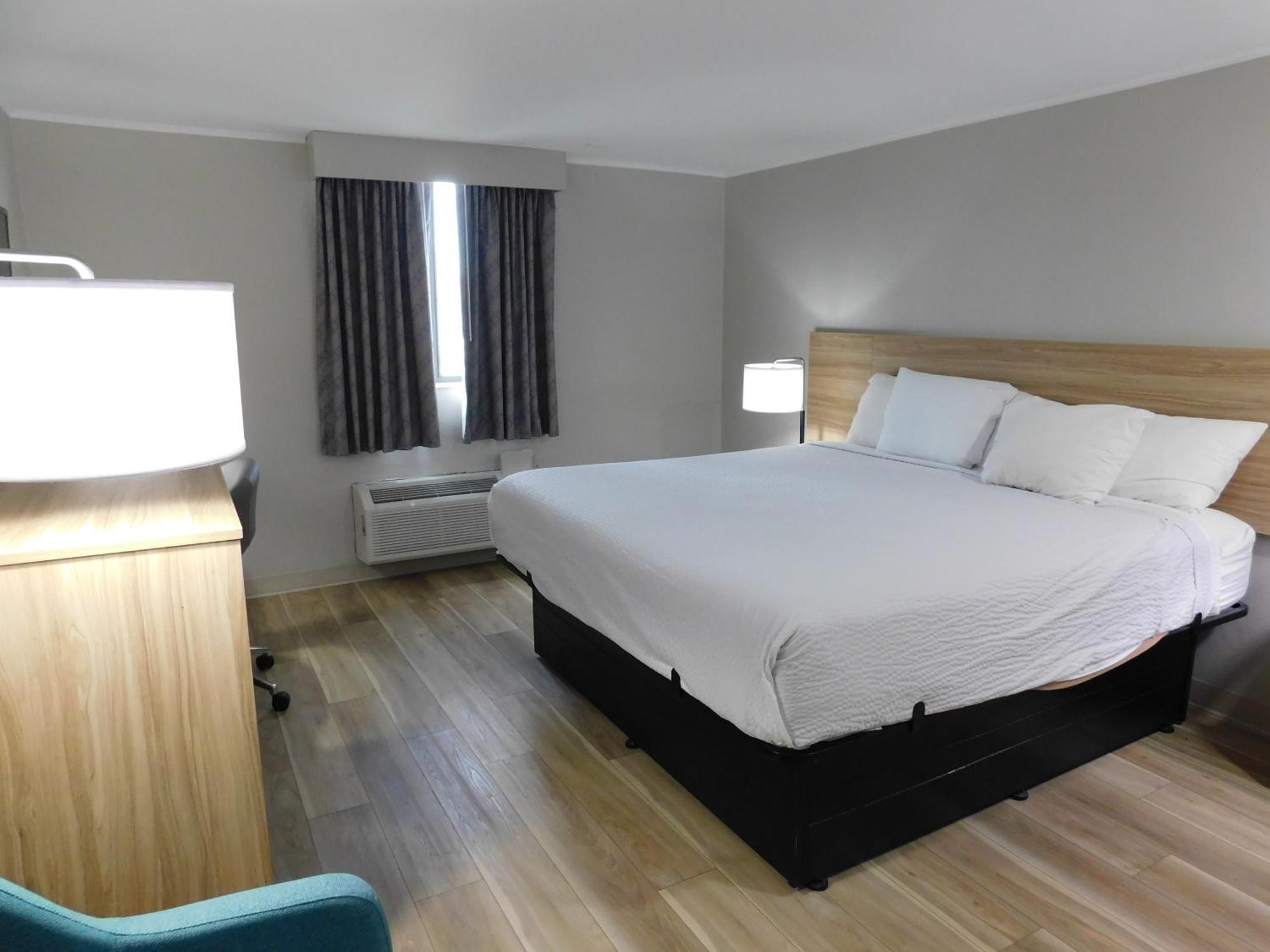One-Bedroom Suite - Non-Smoking