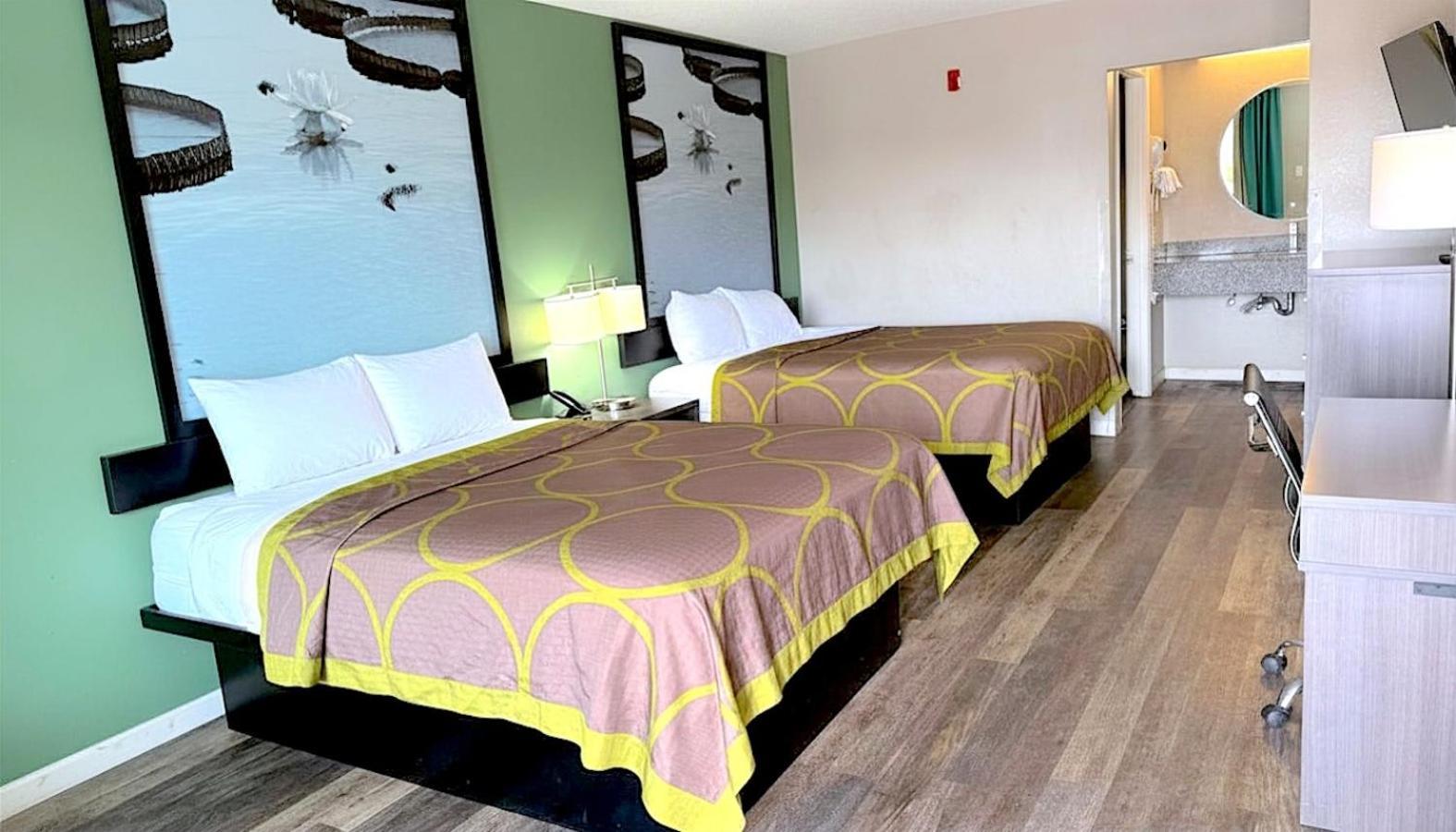 Queen Room Two Queen Beds Non-Smoking