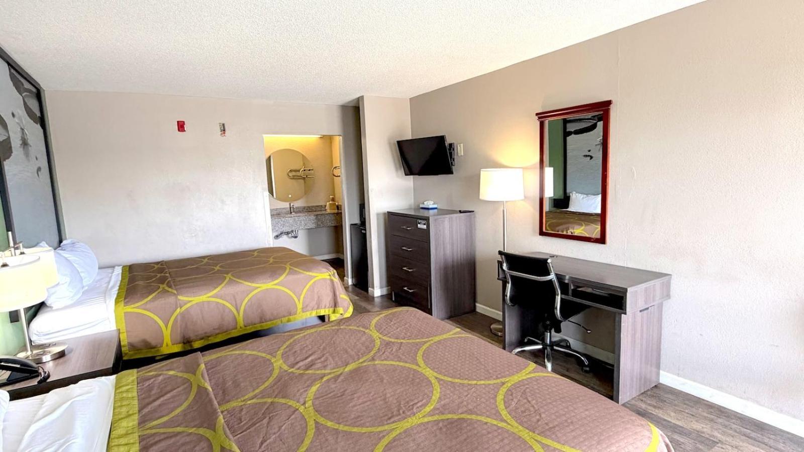 Queen Room Two Queen Beds Non-Smoking