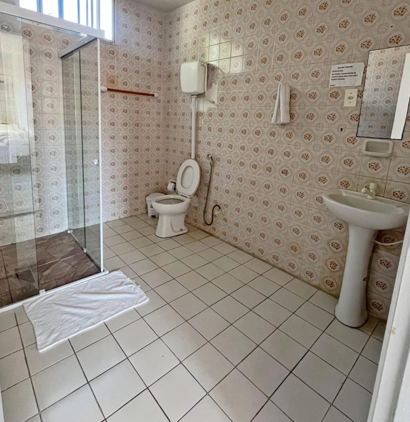 Quarto Família (5 Adultos)