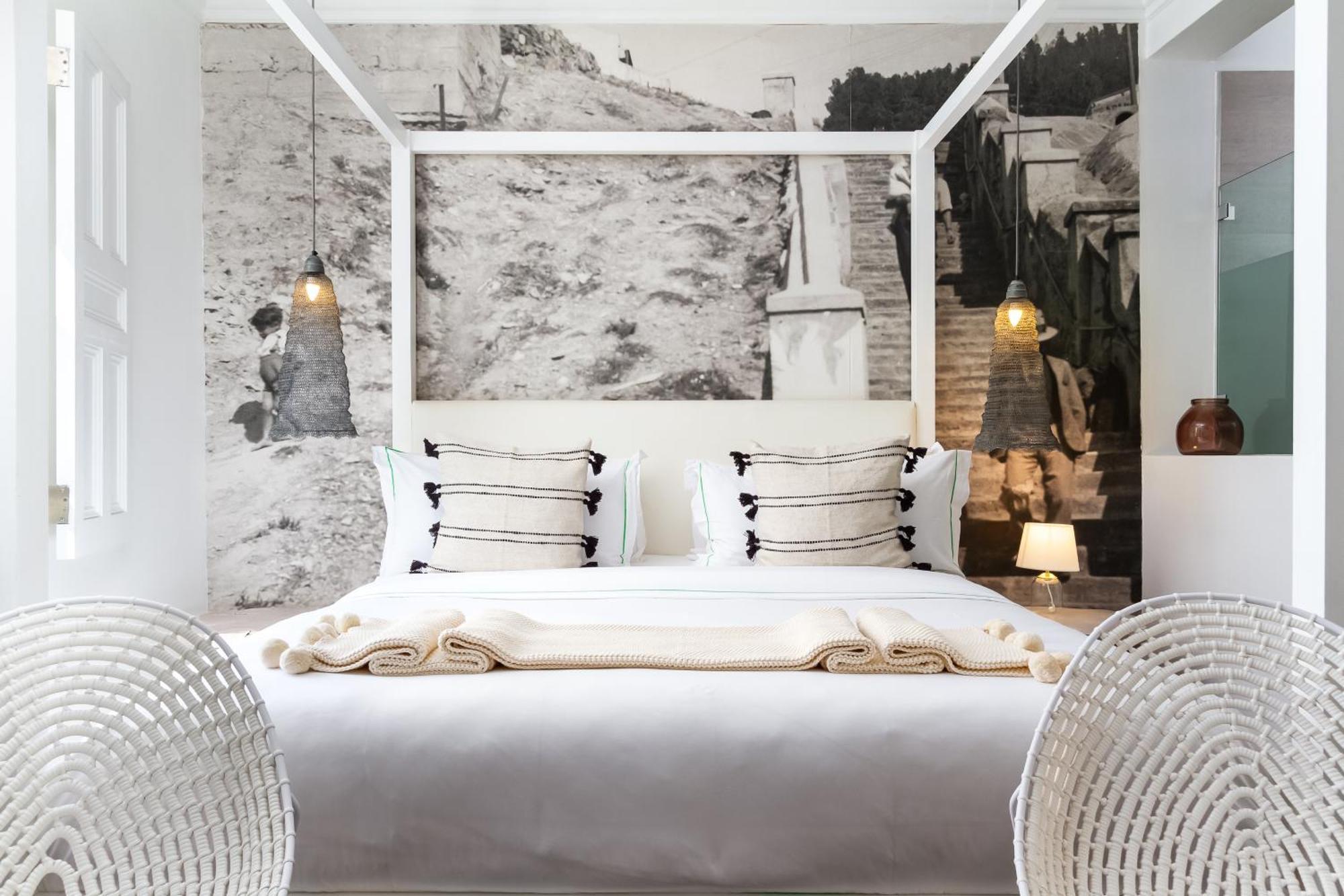 Superior Double Room four poster bed