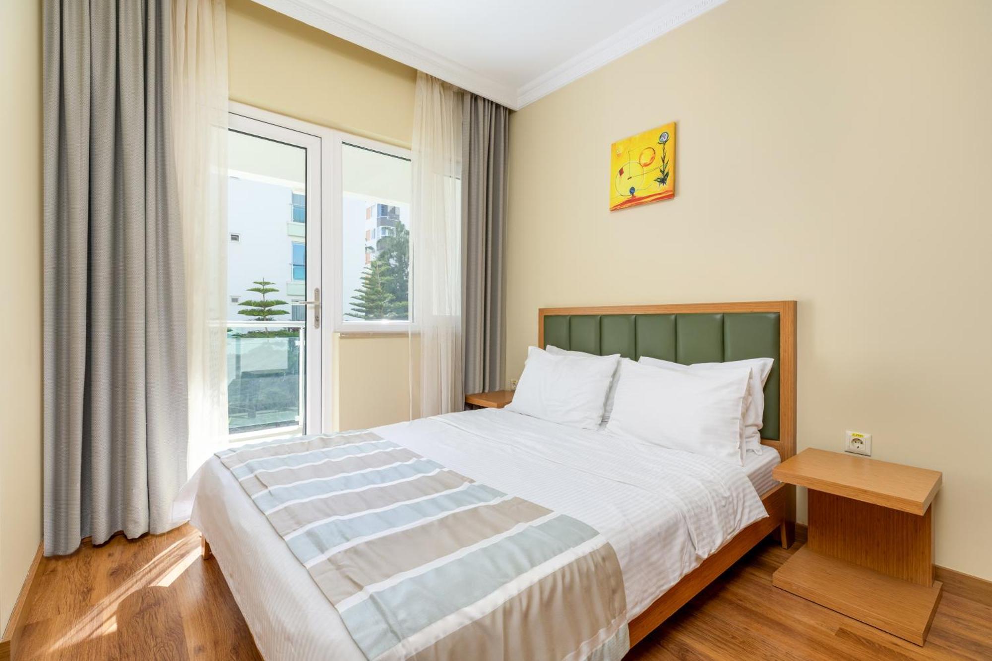 Deluxe One-Bedroom Apartment