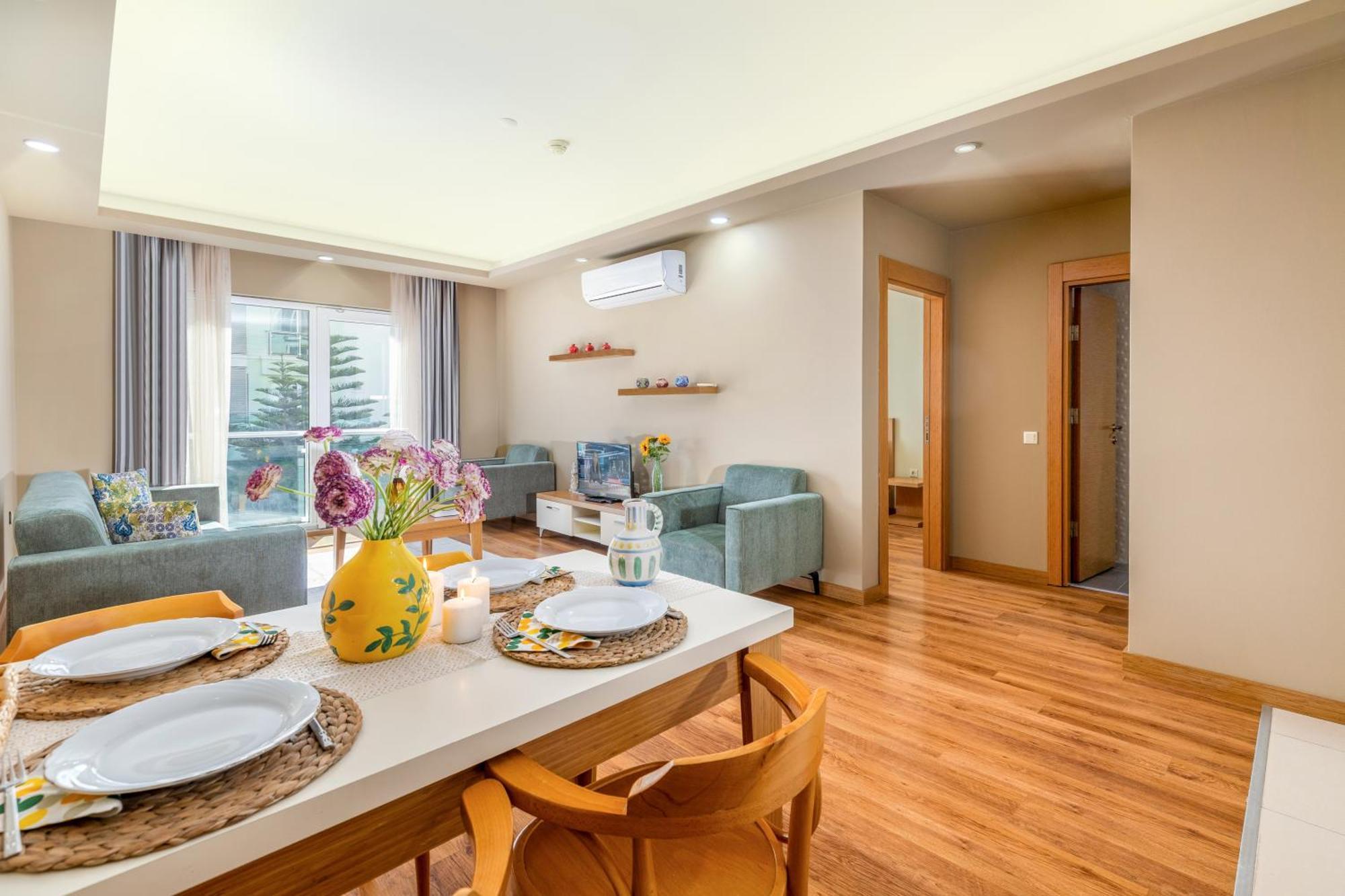 Deluxe One-Bedroom Apartment