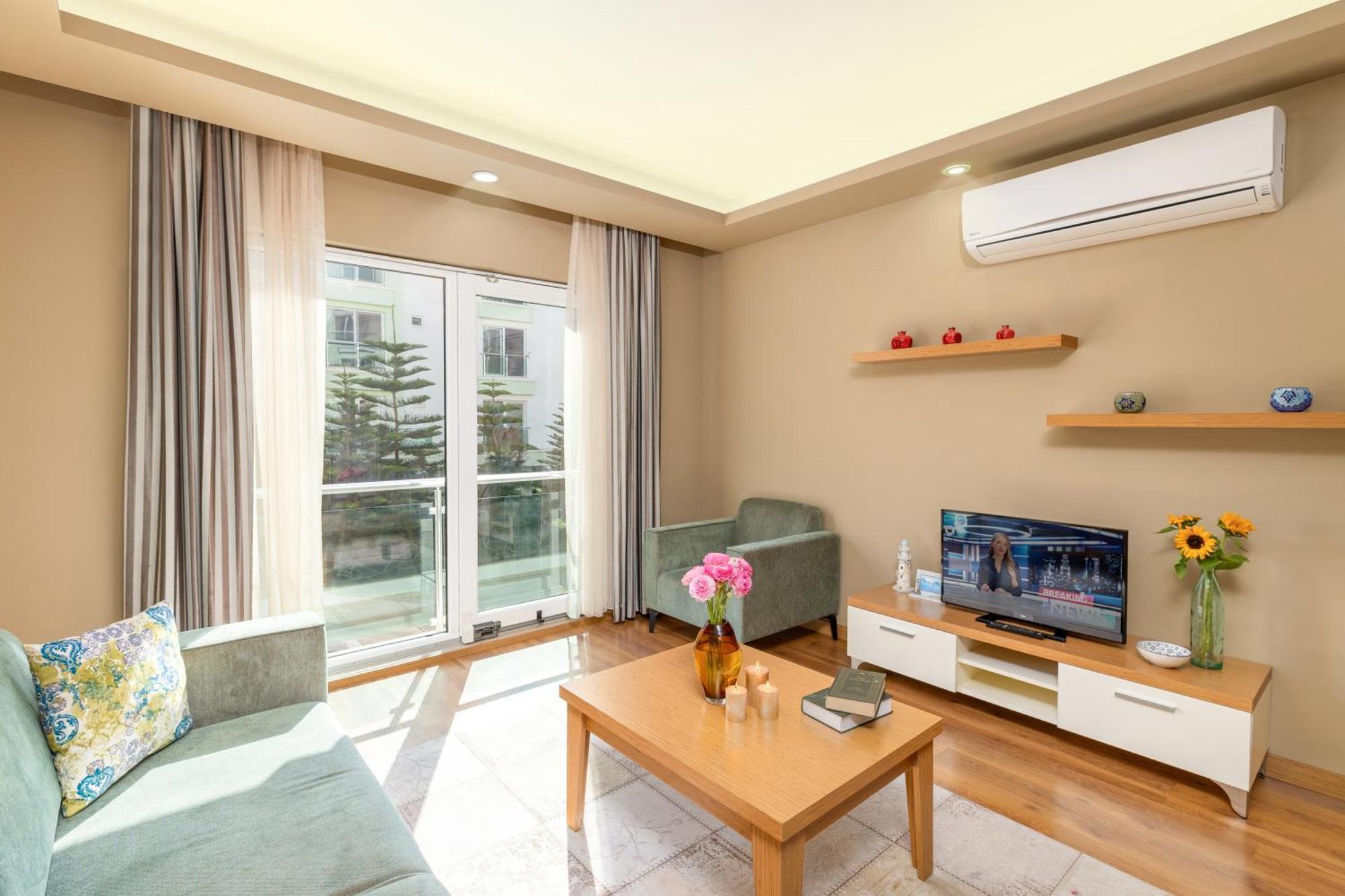 Deluxe One-Bedroom Apartment
