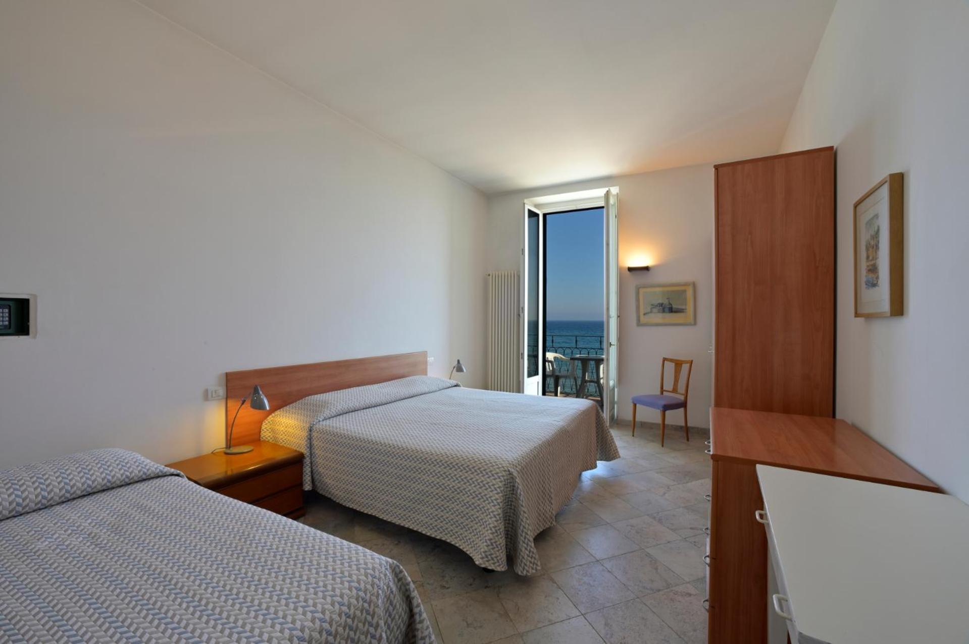 One-Bedroom Apartment Sea View