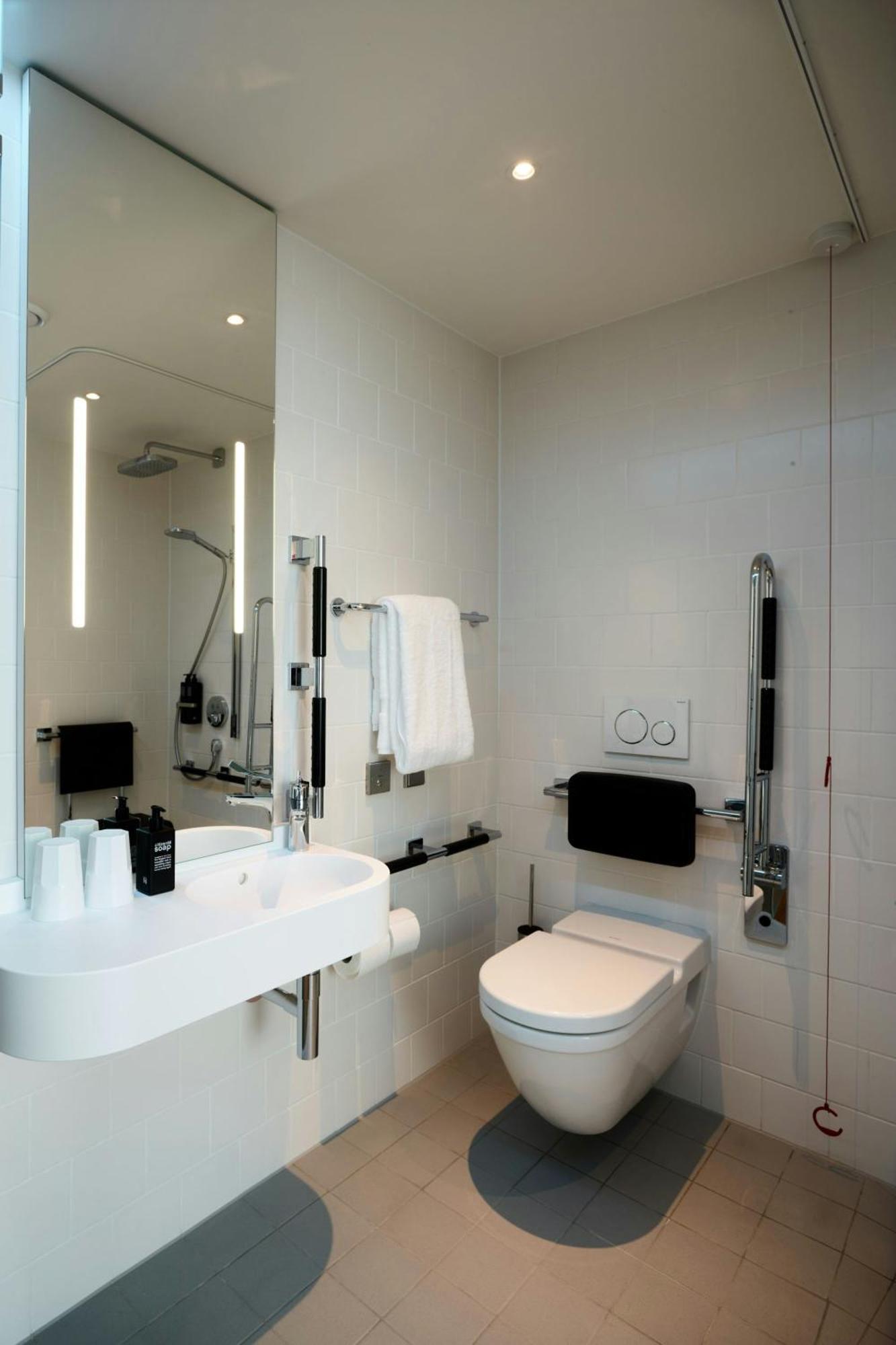 Rolstoeltoegankelijke Kamer met Kingsize Bed