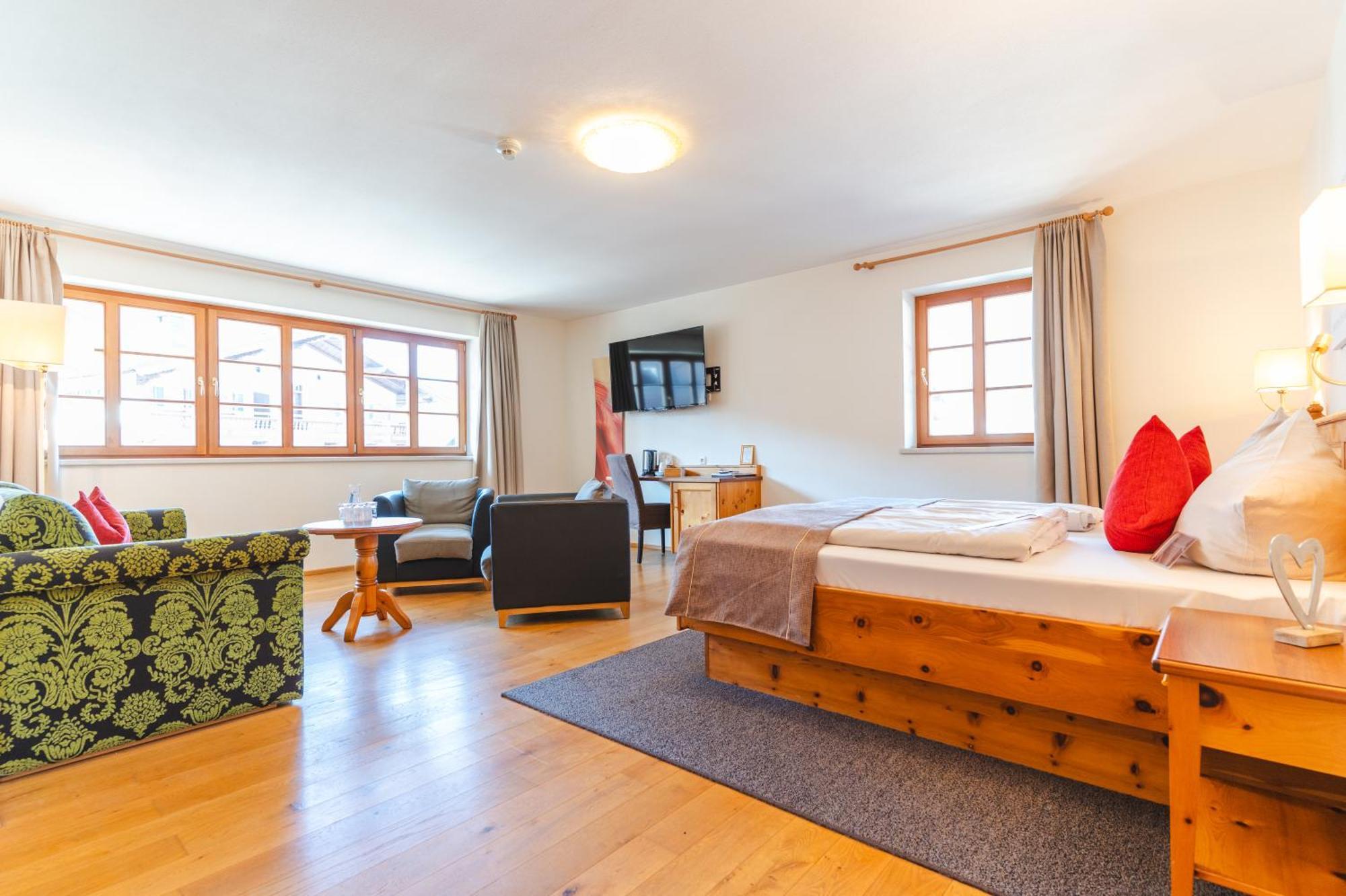 Deluxe Family Room Street View