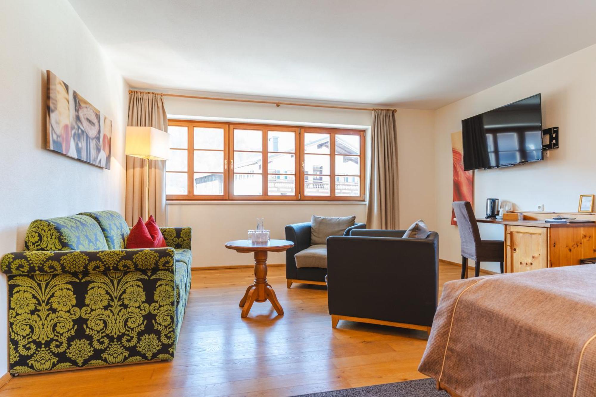 Deluxe Family Room Street View