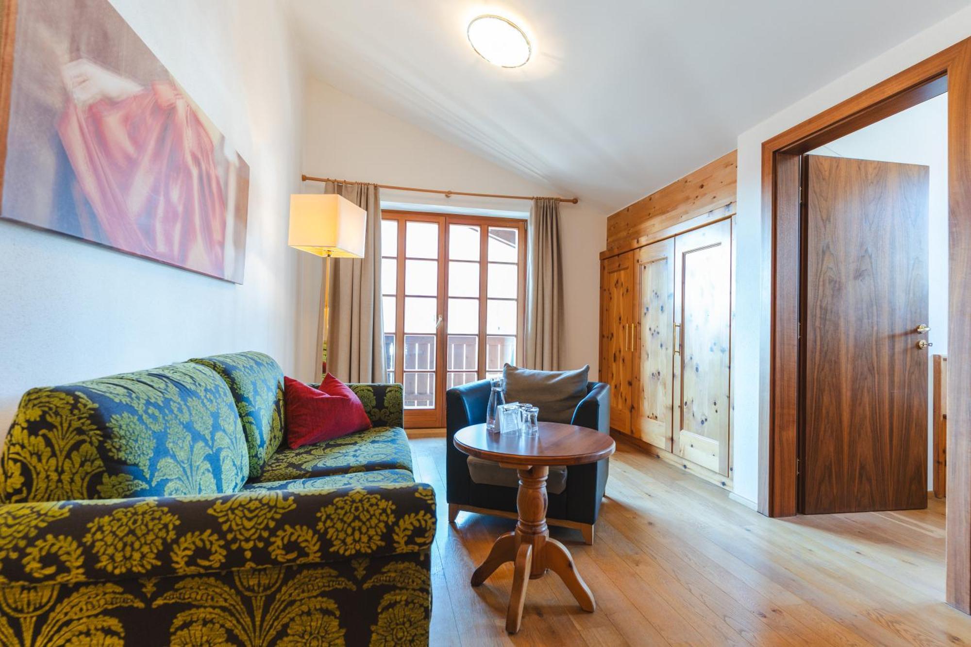 Deluxe Family Room Street View