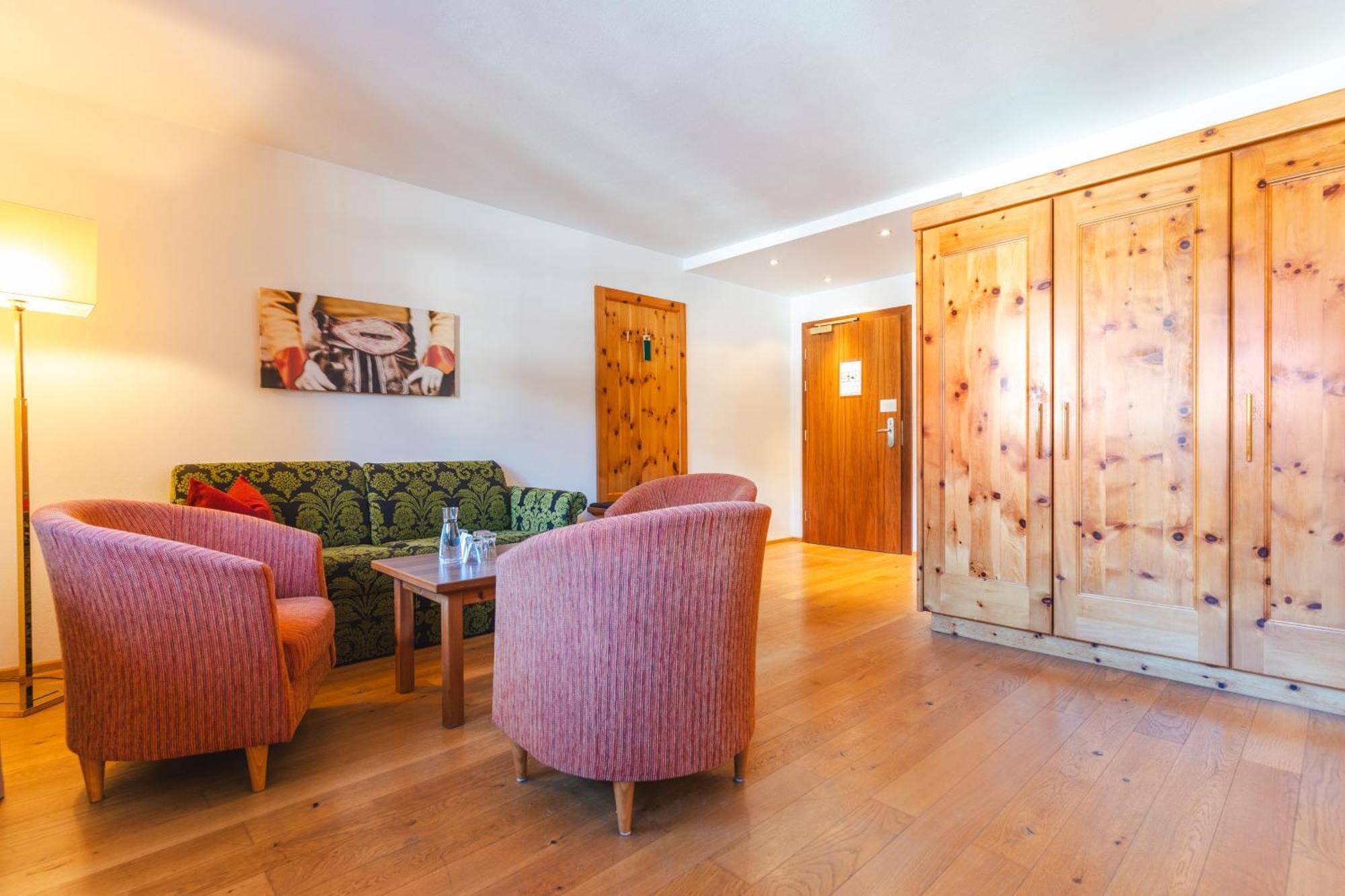 Deluxe Family Suite Street View