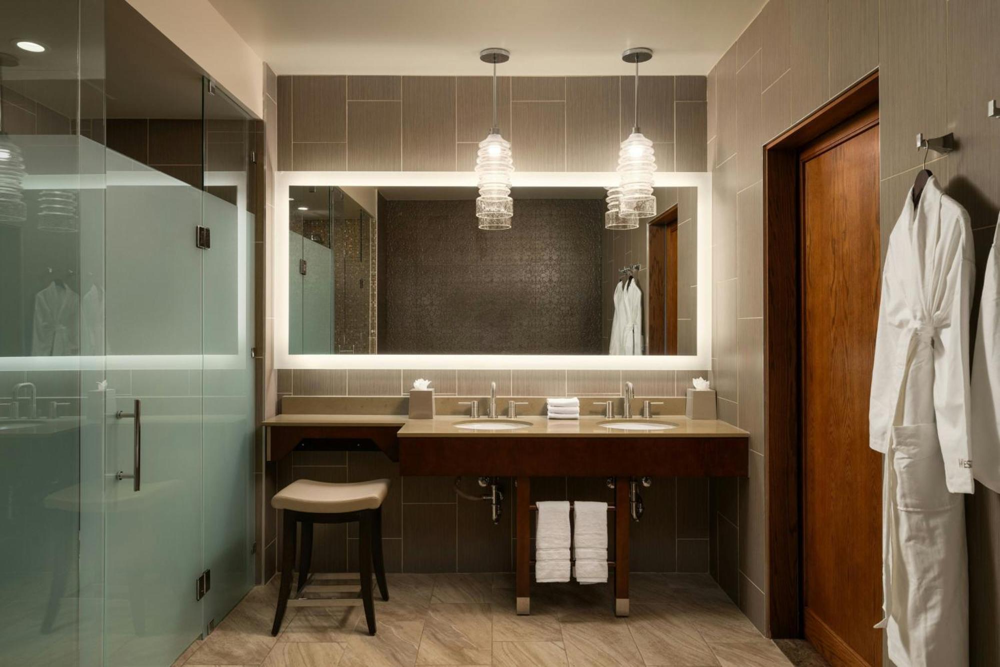 Executive Suite 1 King High Floor