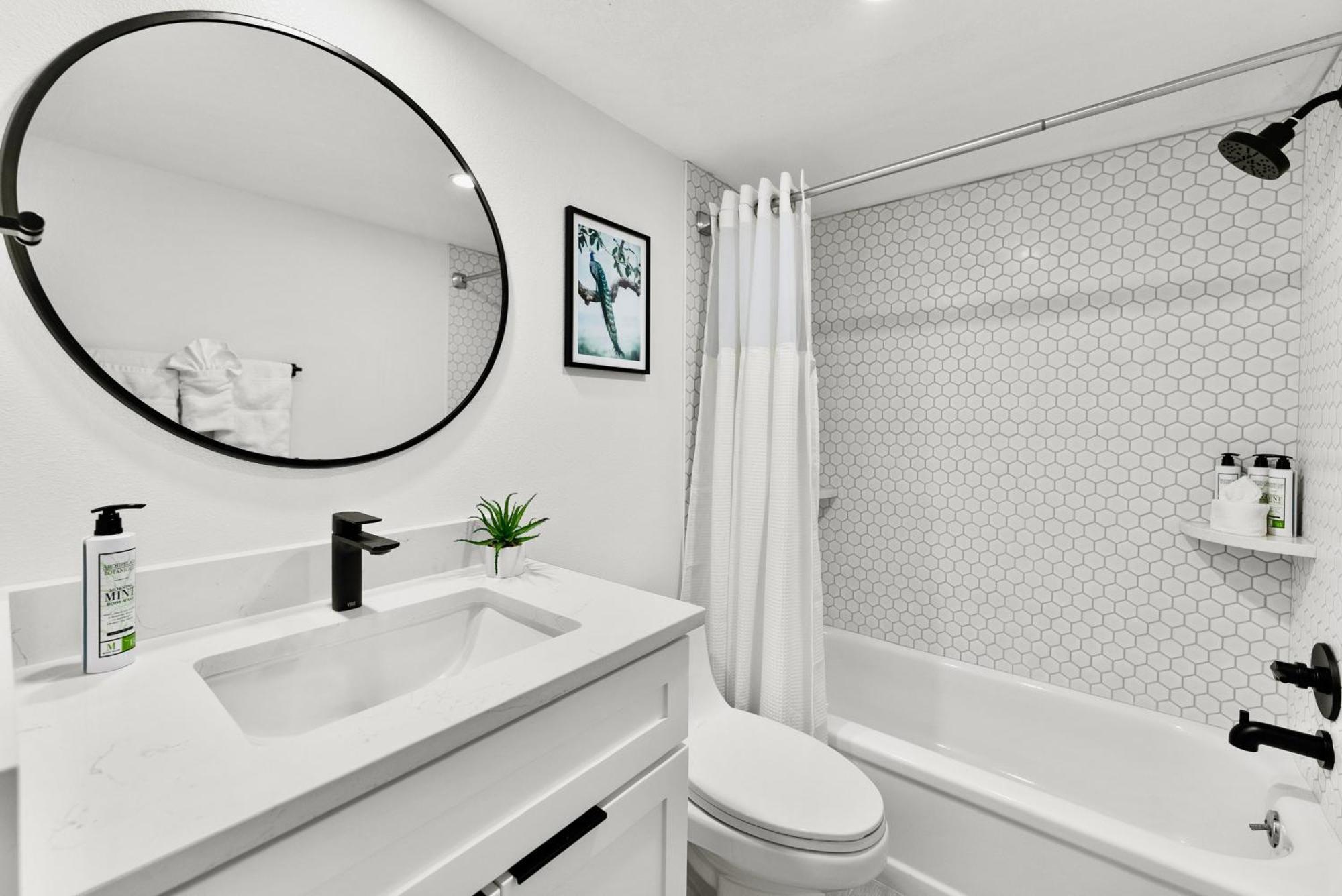 Stylish Three-Bedroom Condo Perfect Remote Workers Unit #39