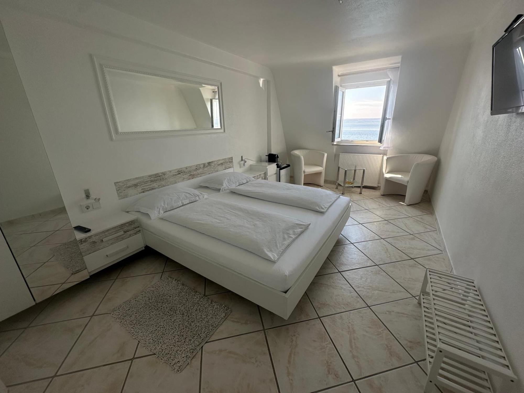 Double Room Lake View