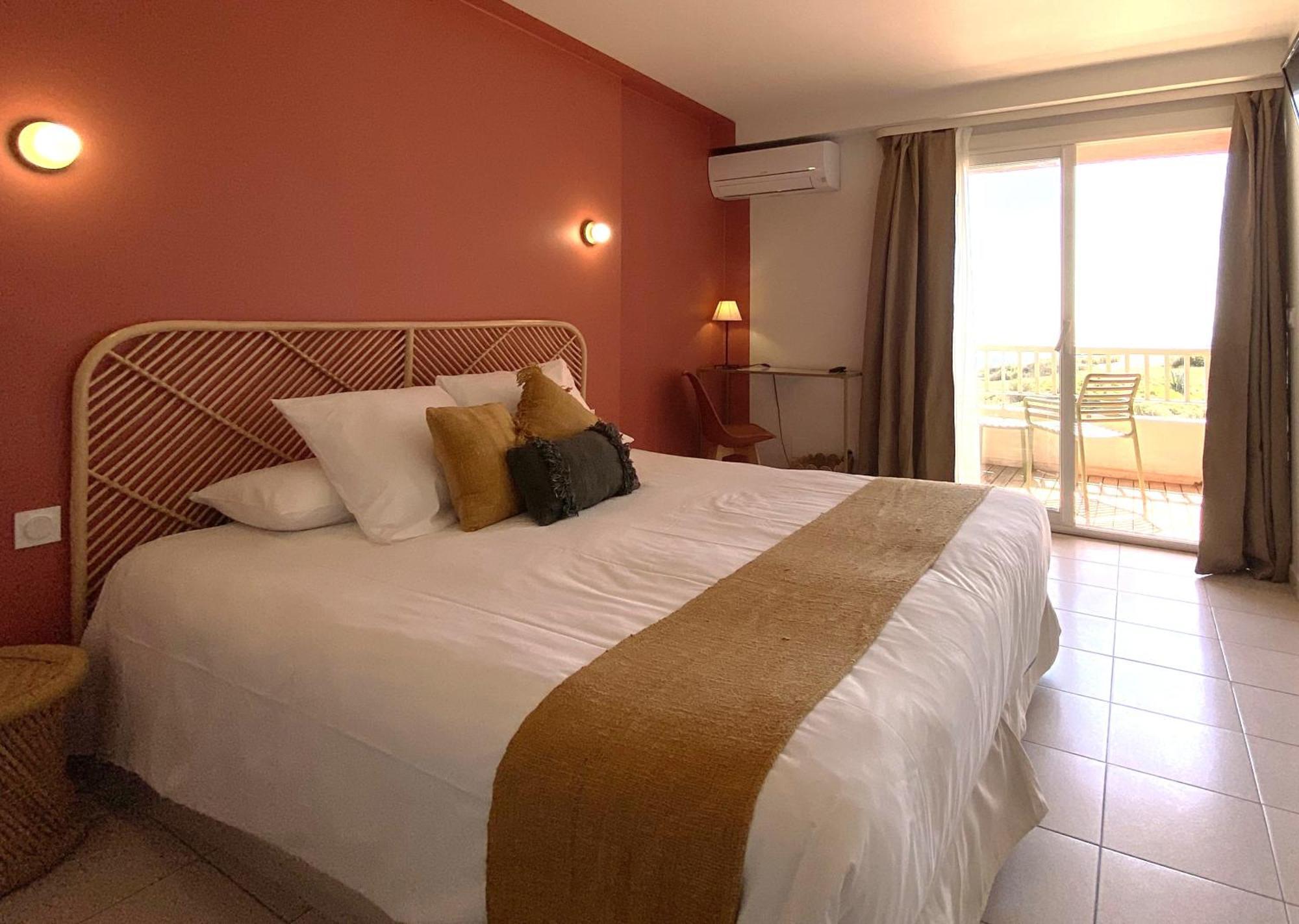 Double room sea view terrace 2nd floor King-size bed or Twins