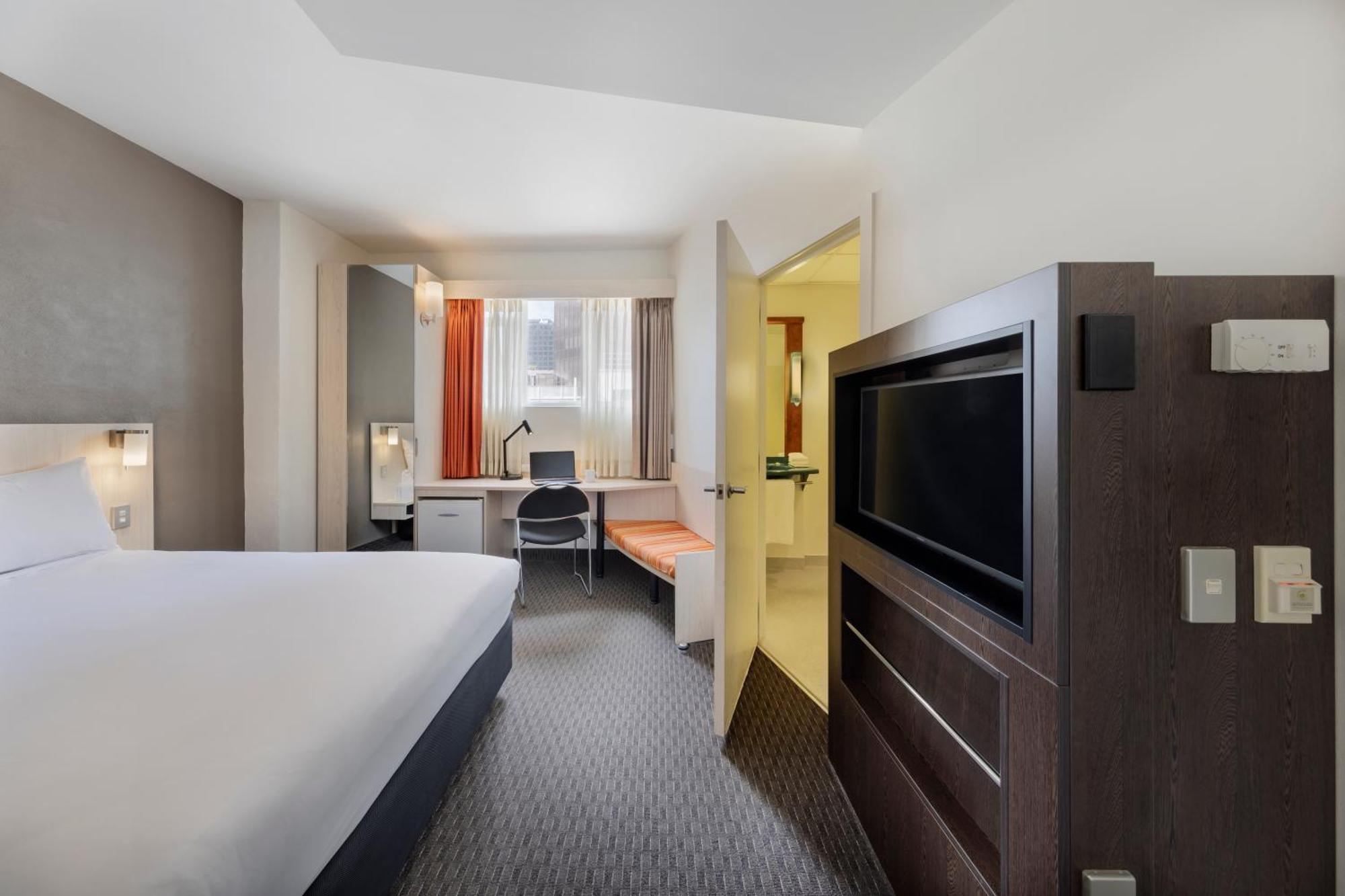 Standard Queen Room Mobility Accessible