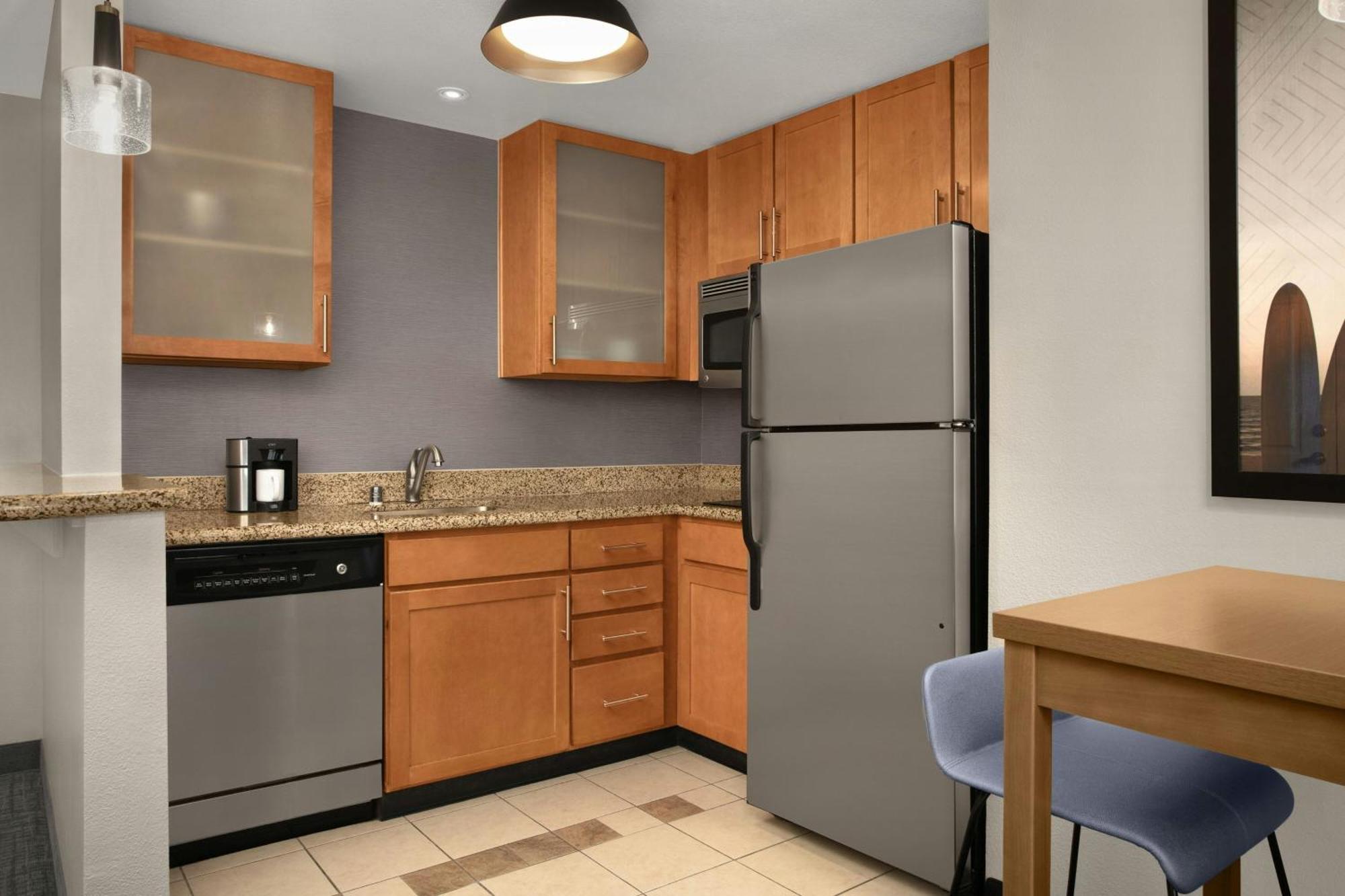 One-Bedroom King Suite Sofa Bed Roll Shower Mobility Accessible
