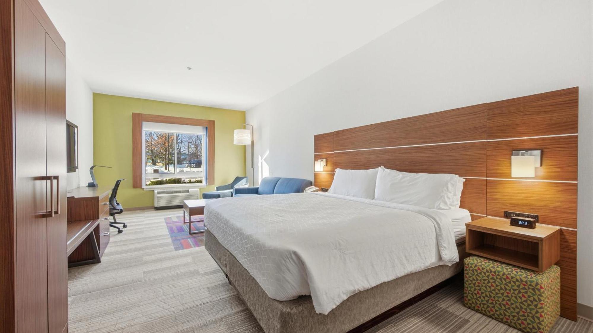One-Bedroom King Suite with Sofa Bed