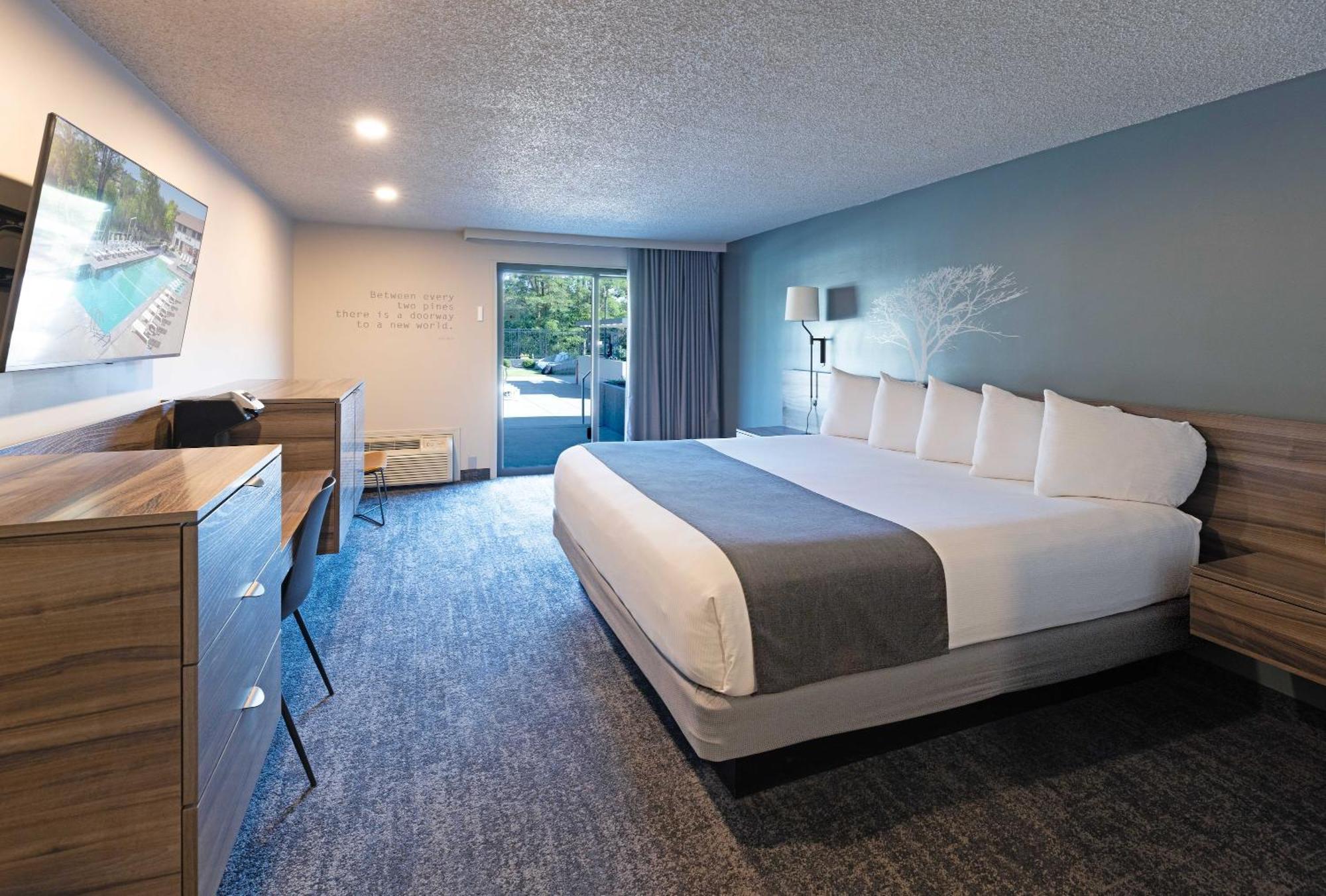 King Room Pool View