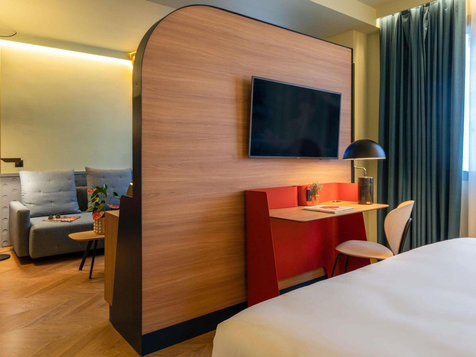 Double Room Lounge