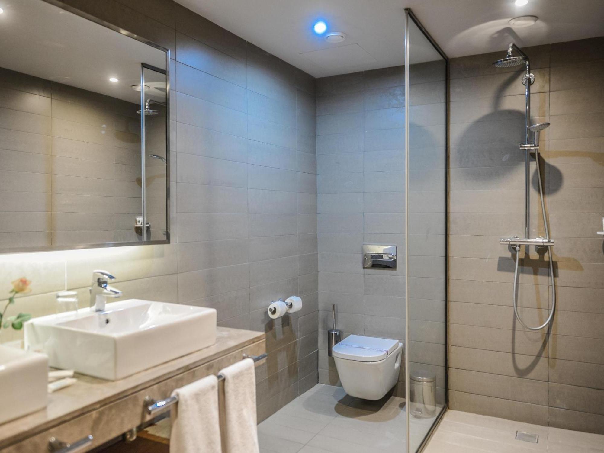 Superior King Room Ocean View