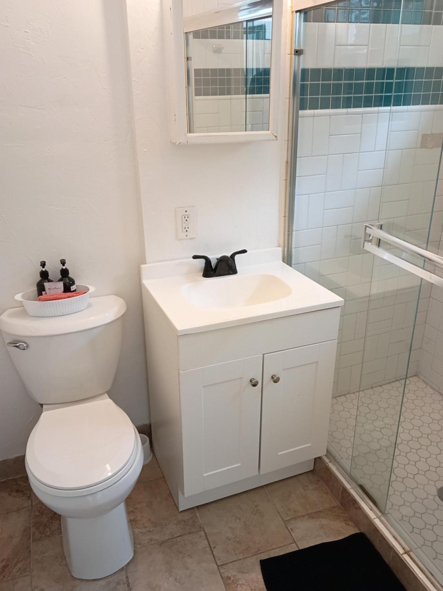 Queen Kitchenette