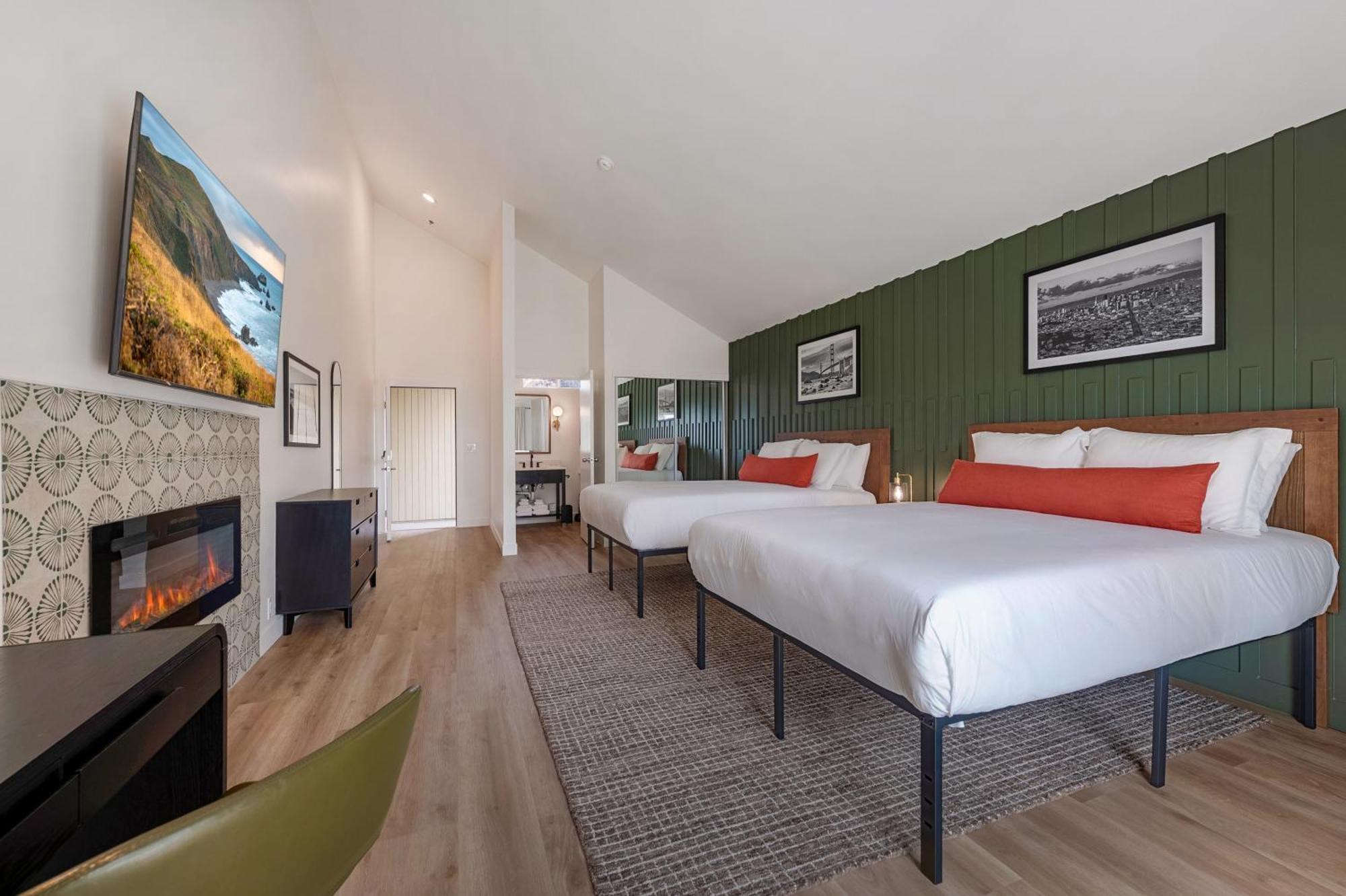 Premium Quadruple Room