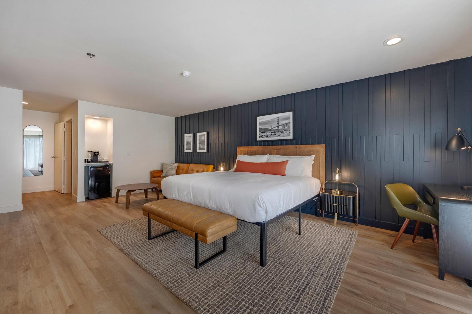 Deluxe King Room