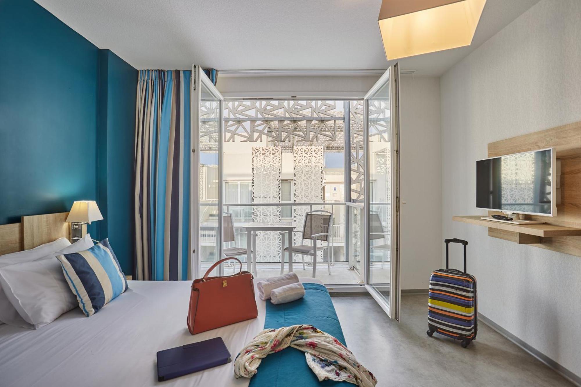 Double Room,1765770078:JPEG
