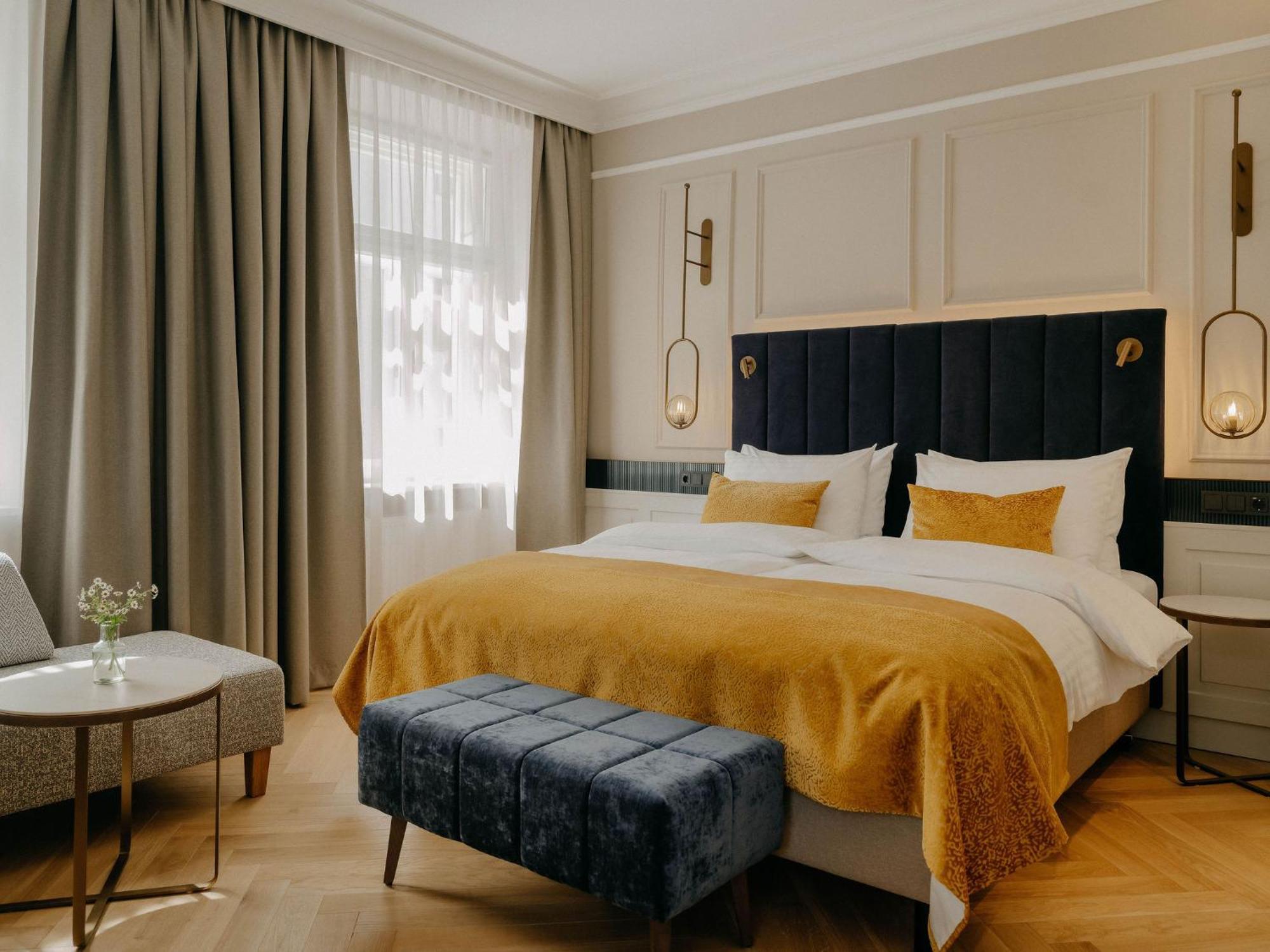 Deluxe Suite