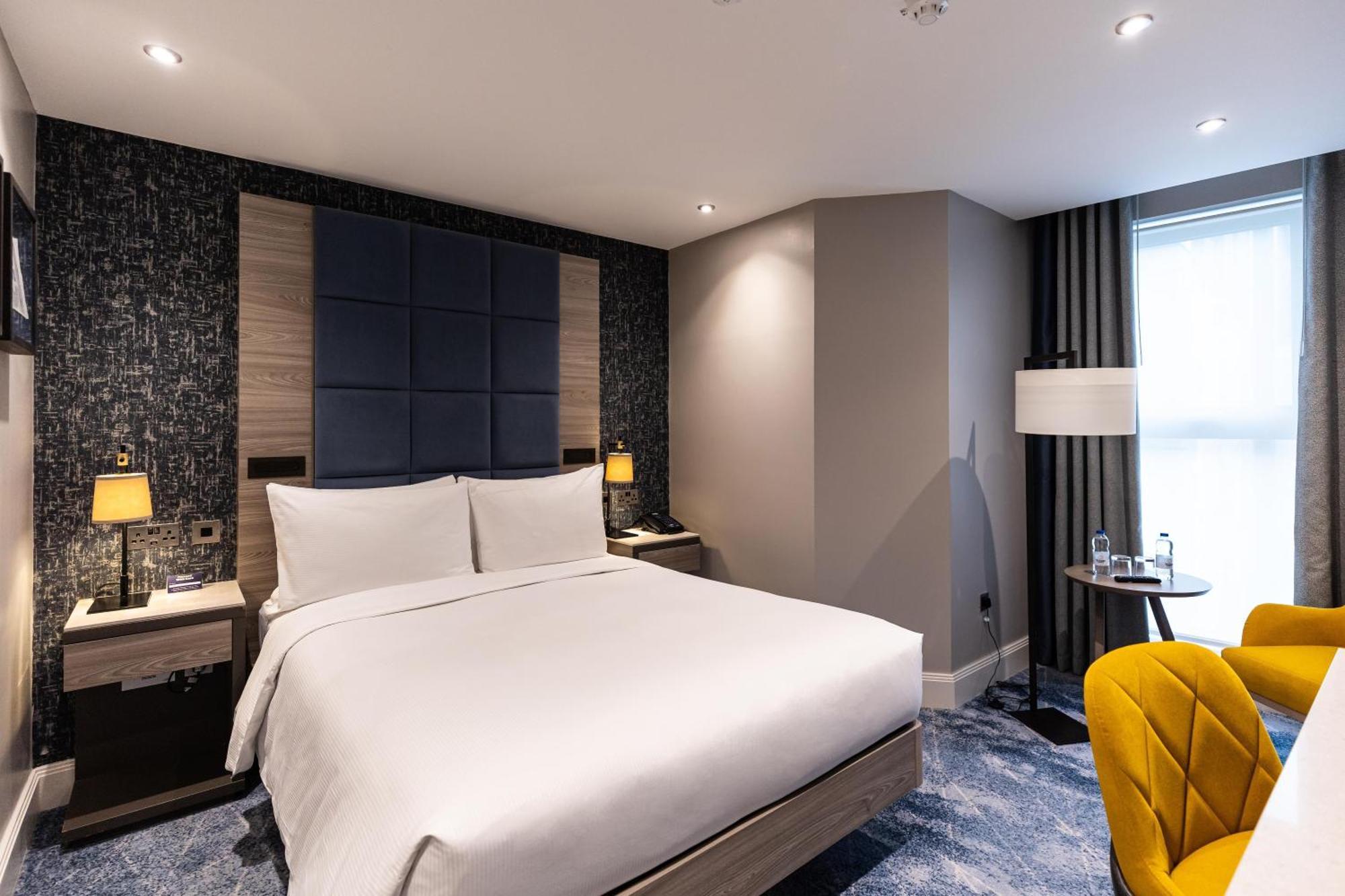 Deluxe Queen Room