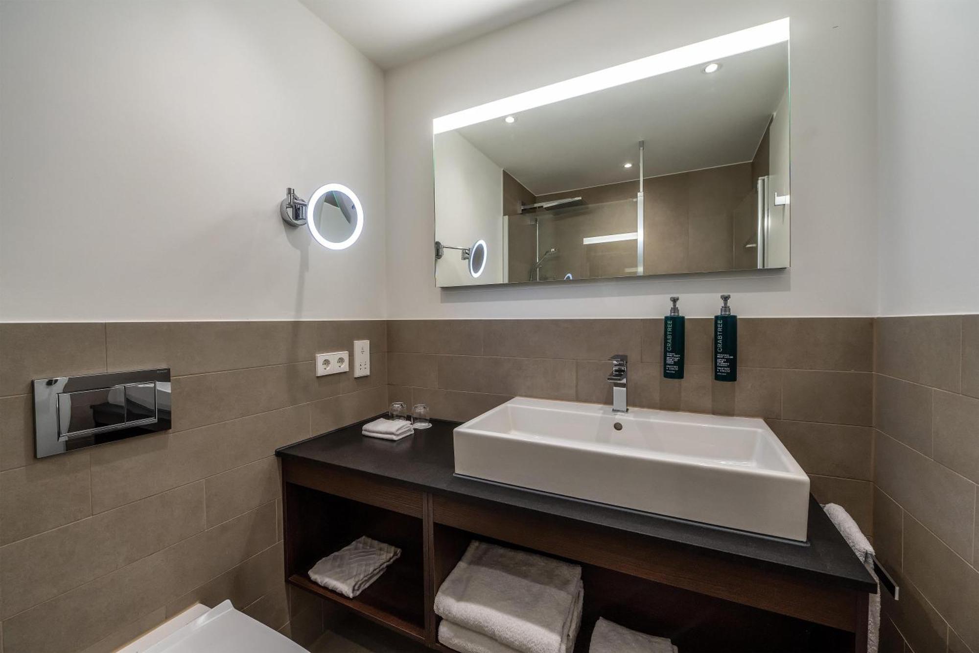 King Deluxe Room City View Rhine Wing