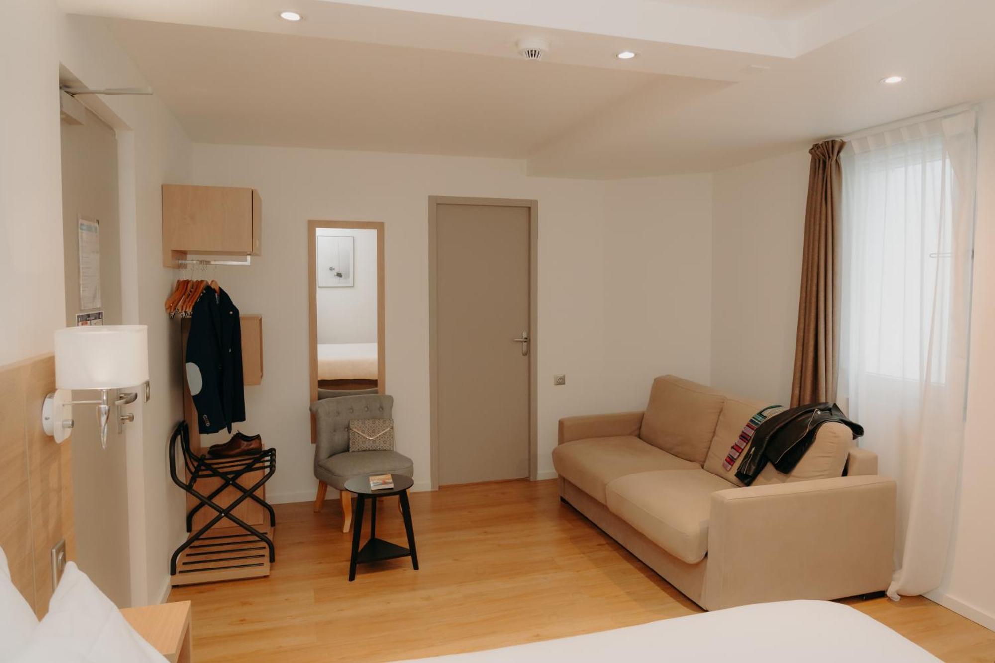 Quadruple Room 1 Double Bed 1 Double Sofa Bed