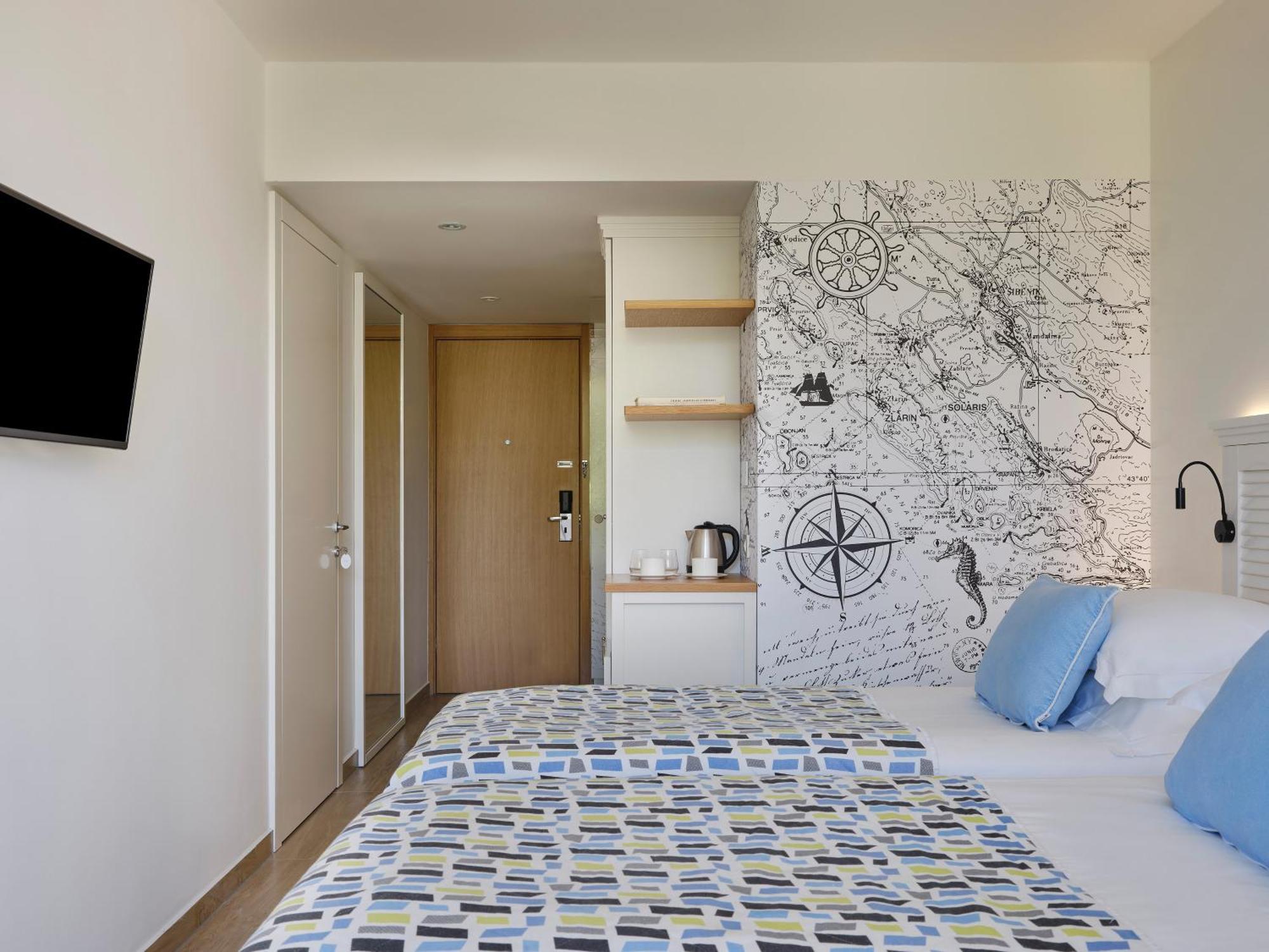 Doppel- oder Zweibettzimmer mit Blick auf den Innenhof