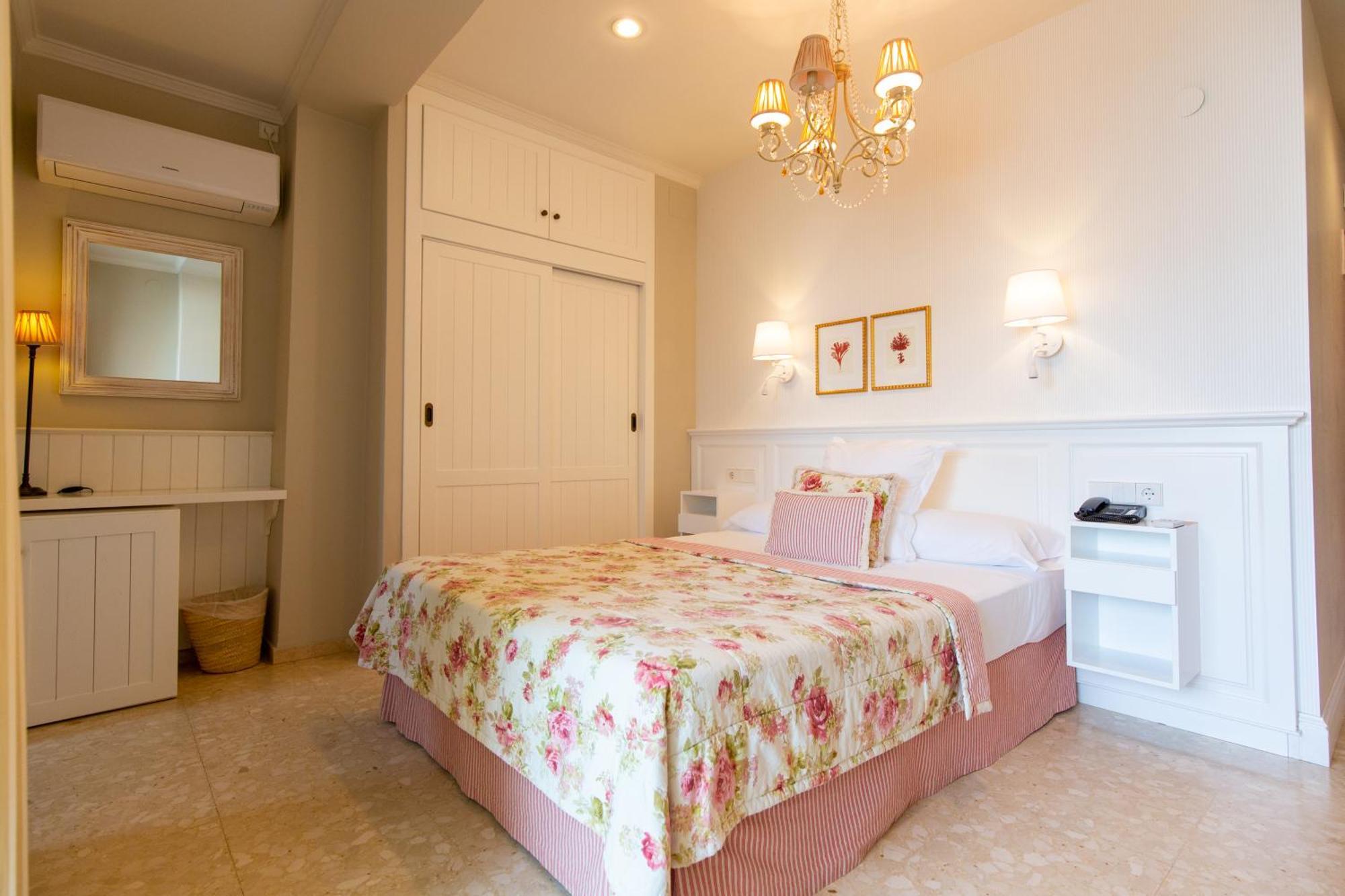 Classic Twin Room