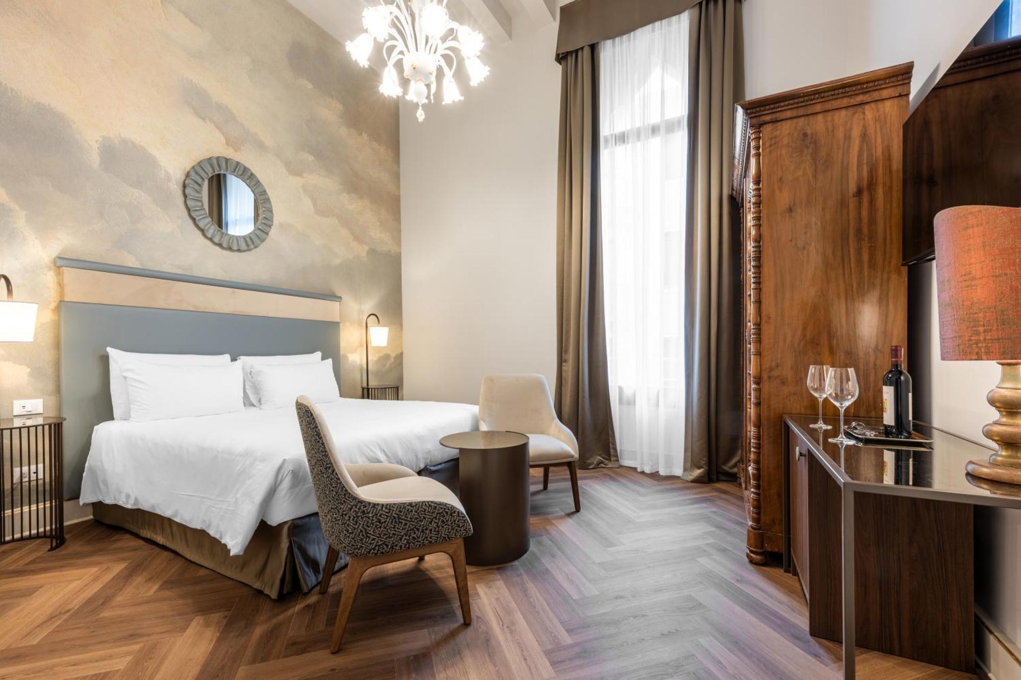 Superior Double or Twin Room Canal View