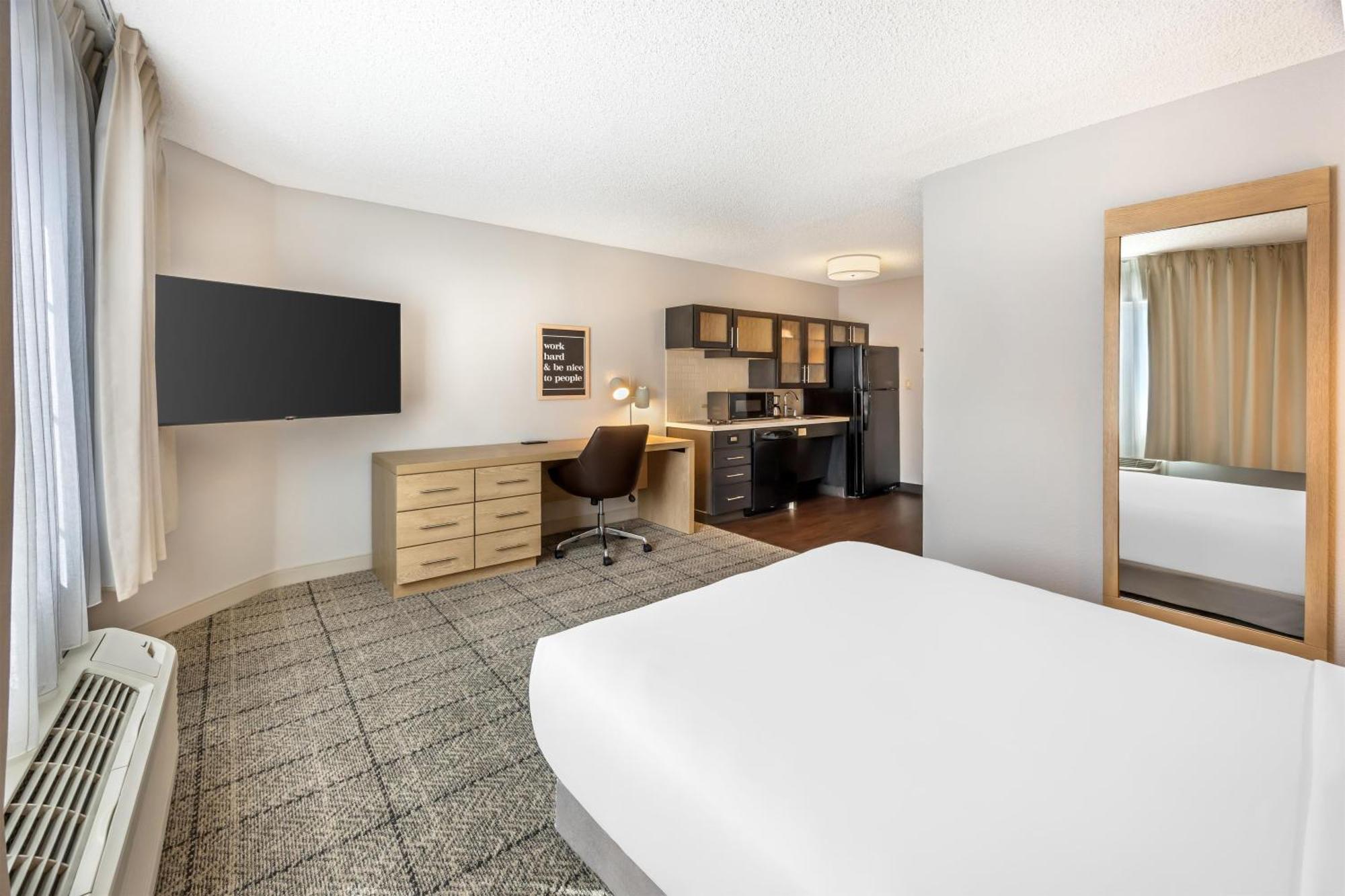Queen Studio Suite Bathtub Mobility Accessible