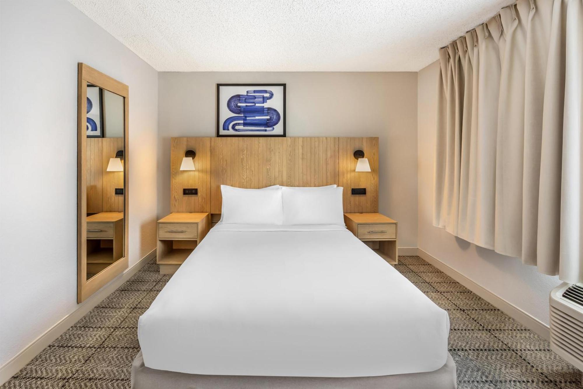 Queen Studio Suite Bathtub Mobility Accessible