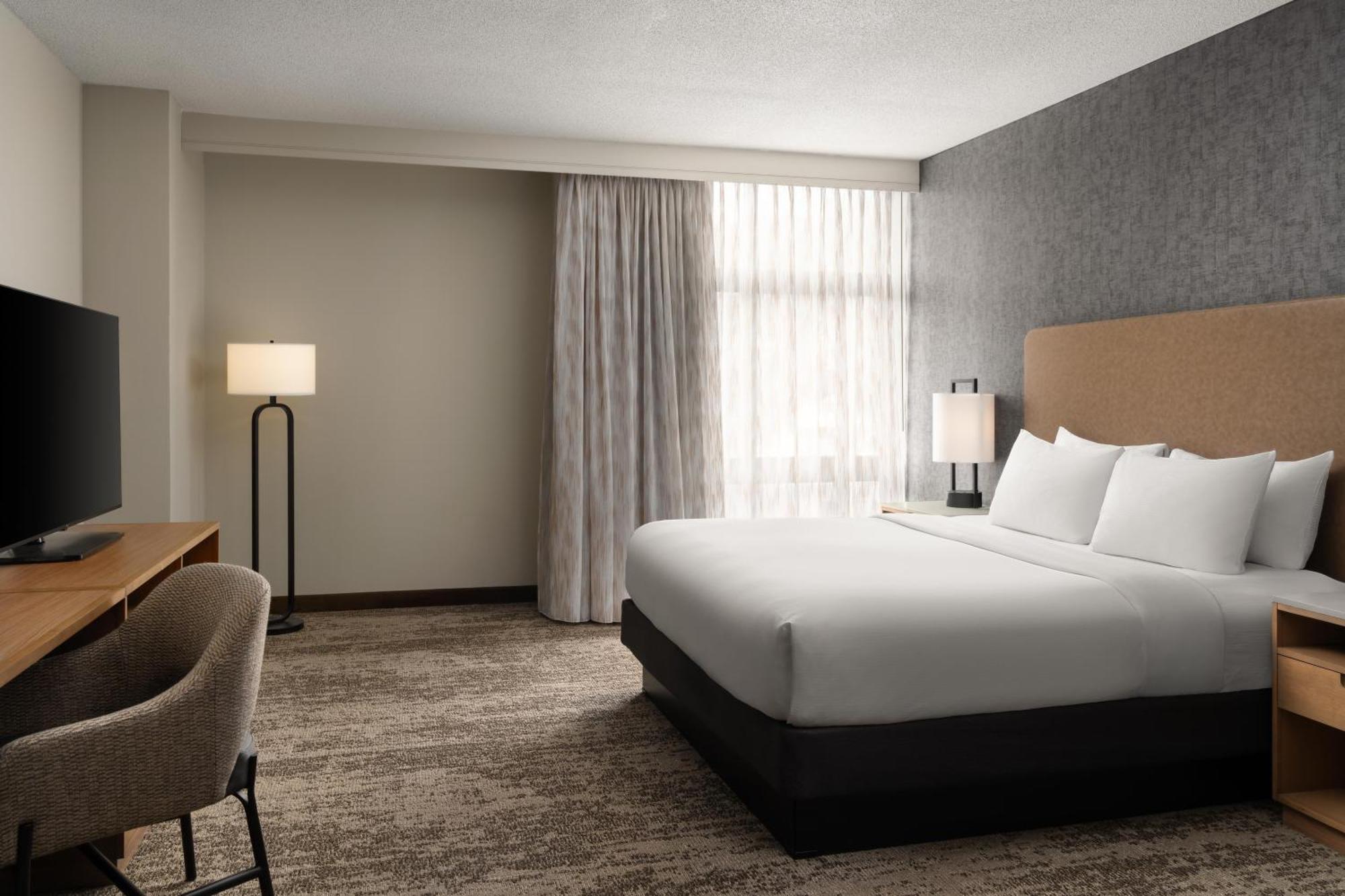 One-Bedroom Corner King Suite