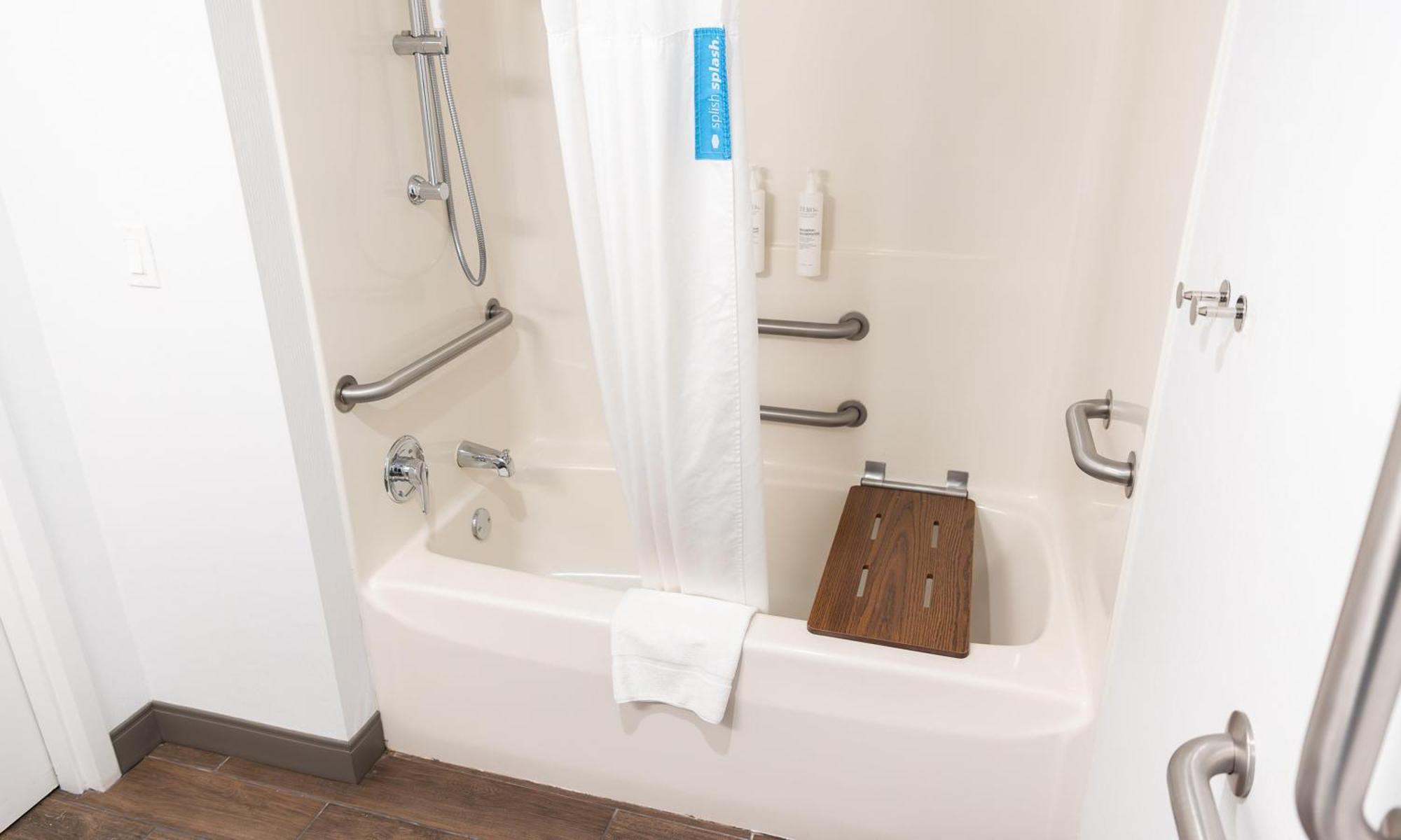 King Room Accessible Tub Mobility Hearing Access or Non-Smoking