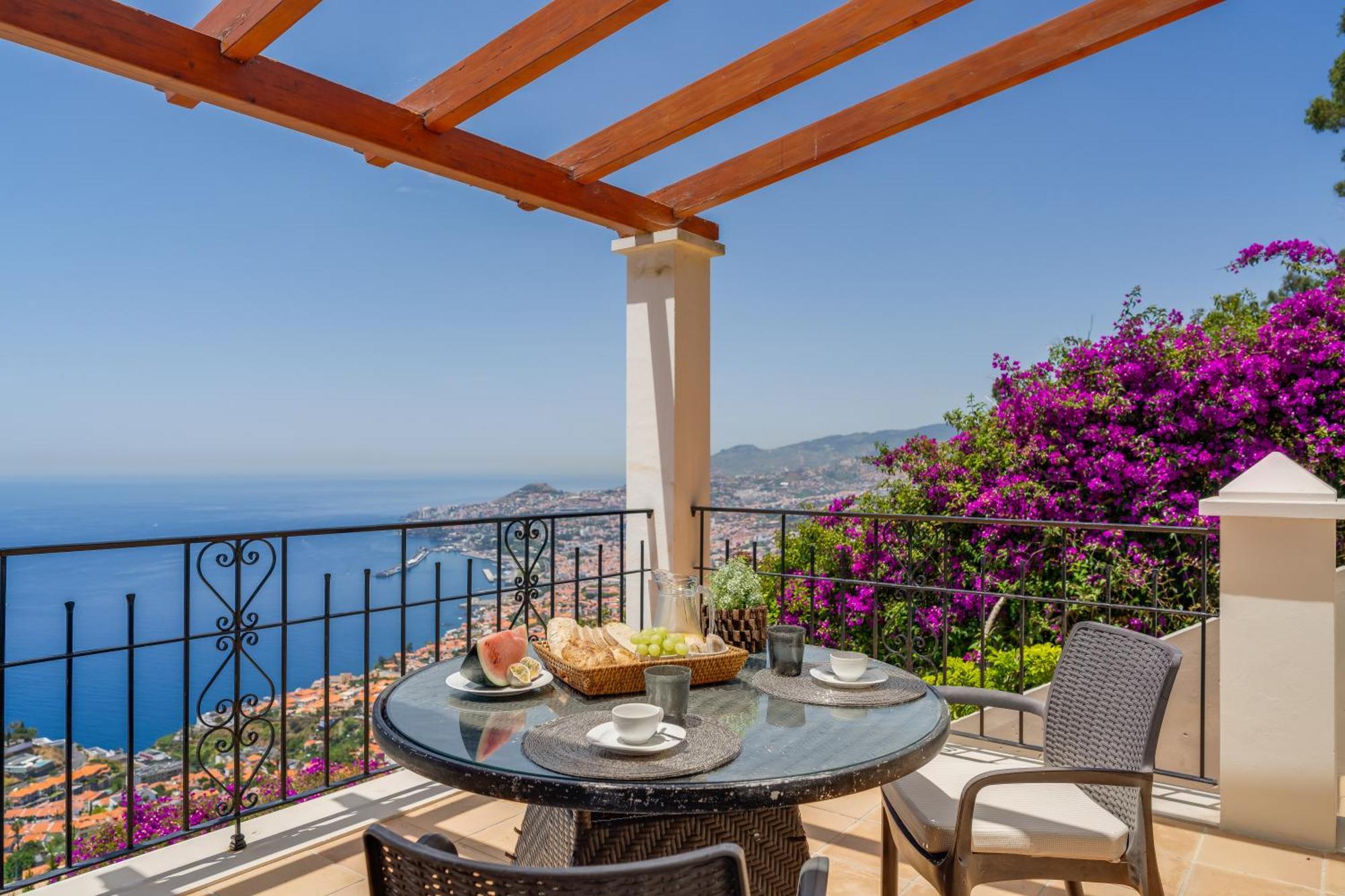 Three-Bedroom Villa Sea View